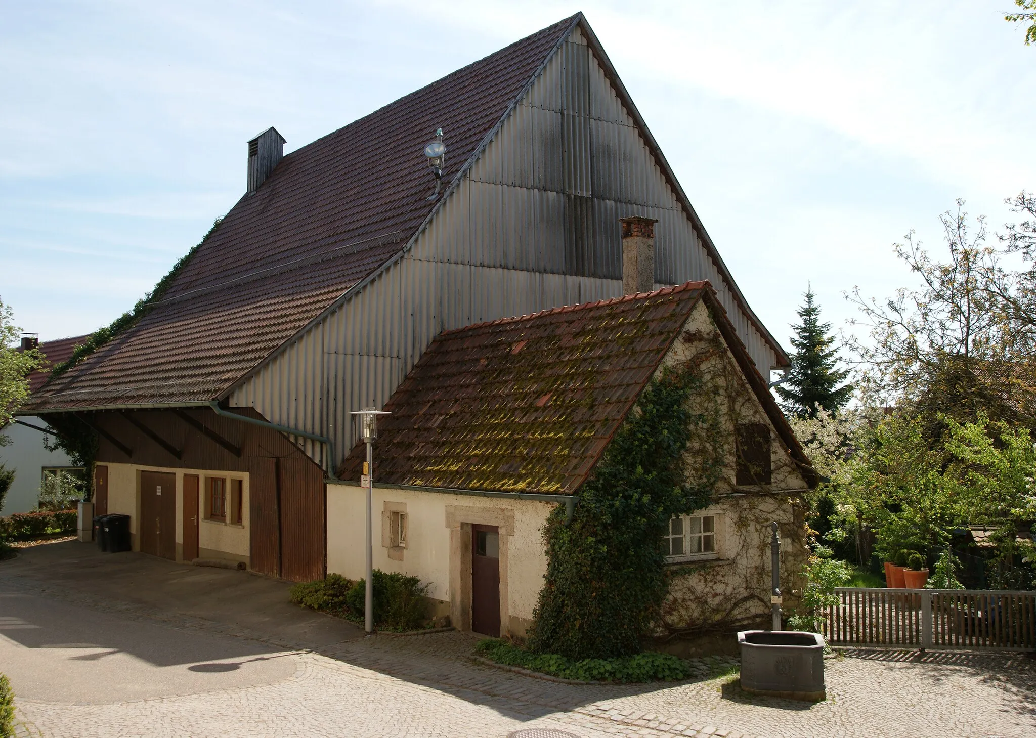 Photo showing: Old style barn with well.
