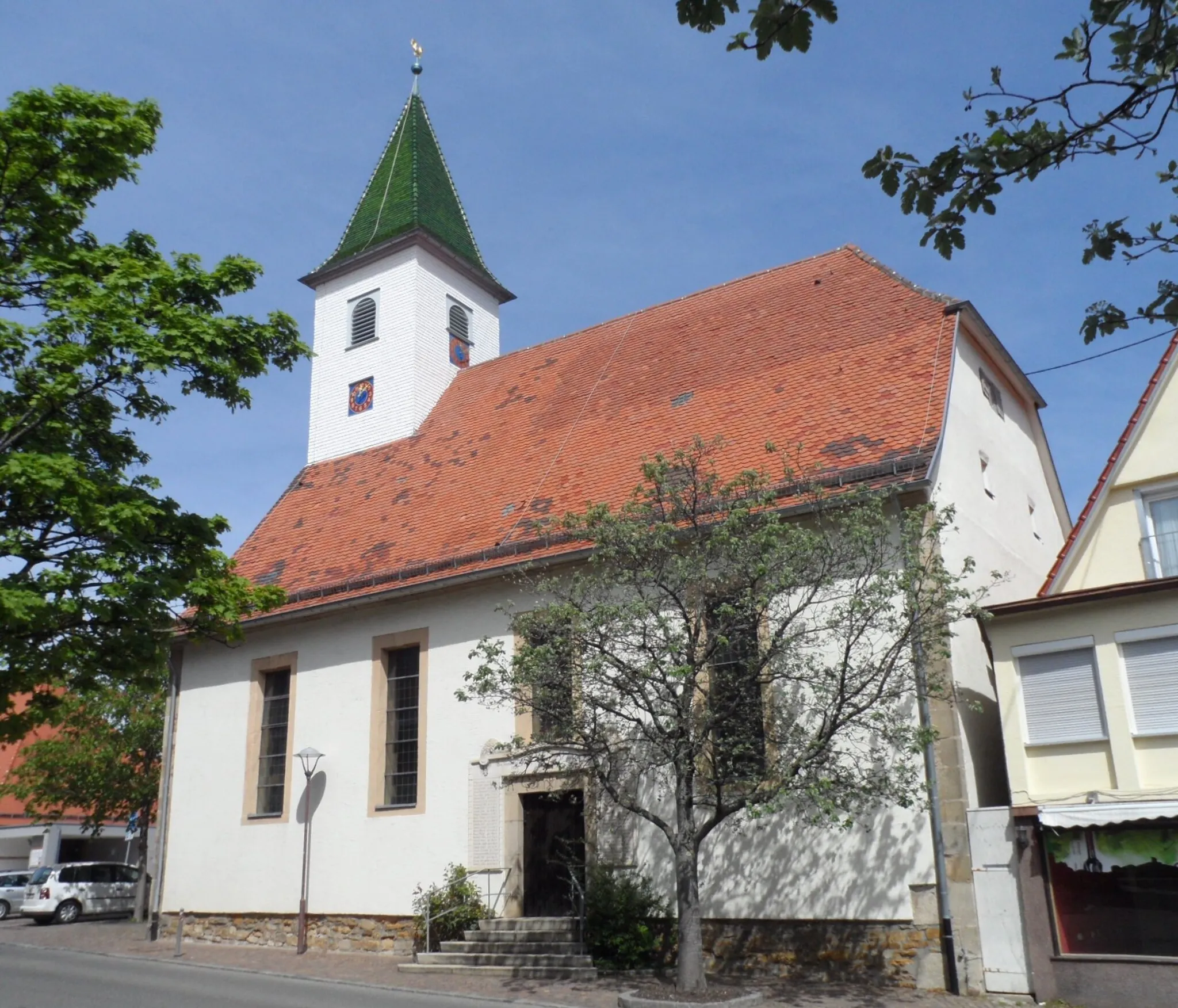 Photo showing: Die chorlose Kirche ist als evangelische Predigtsaalkirche 1768 durch Kirchenrats-Baumeister Goez erbaut worden. Sie besitzt einen innen abgestützten Dachturm, um den Bauaufwand klein zu halten.
