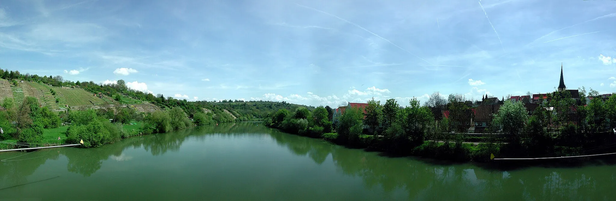 Photo showing: Blick von der Neckarbrücke bei Benningen (Neckar)