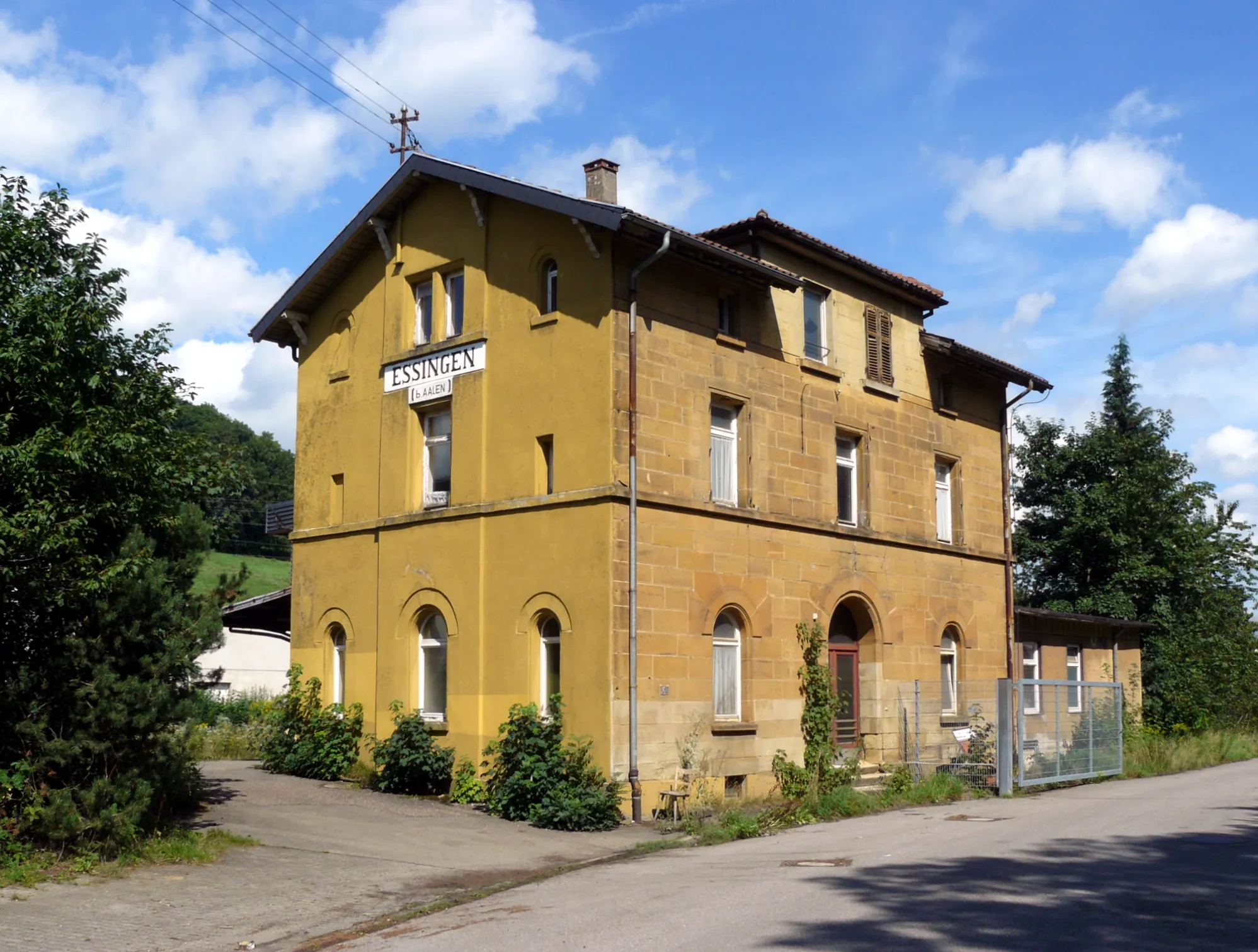 Photo showing: Bahnhofsgebäude in Essingen.