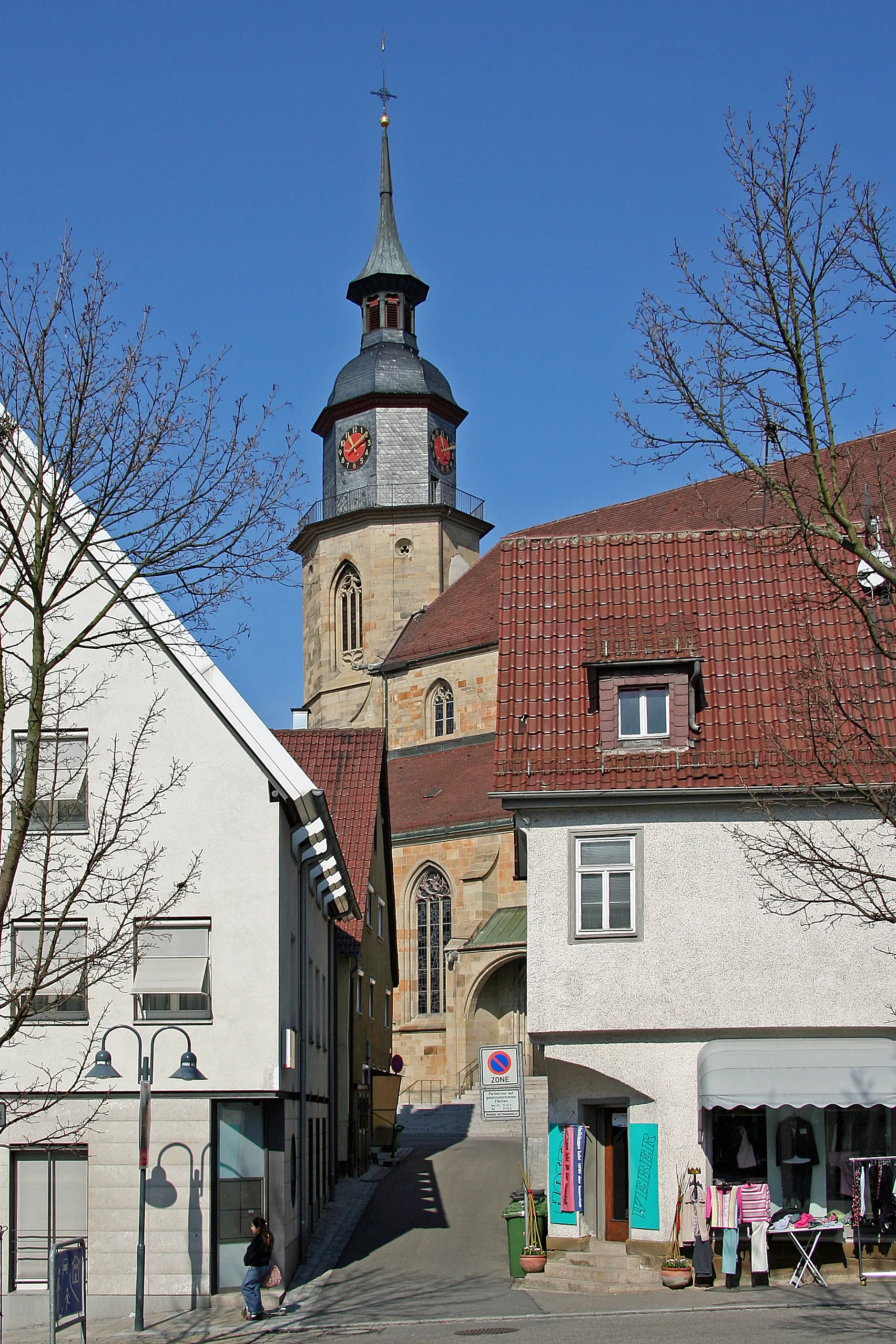 Photo showing: Turm der evangelischen Stadtkirche in Vaihingen an der Enz. Fotografiert durch die Kirchgasse.