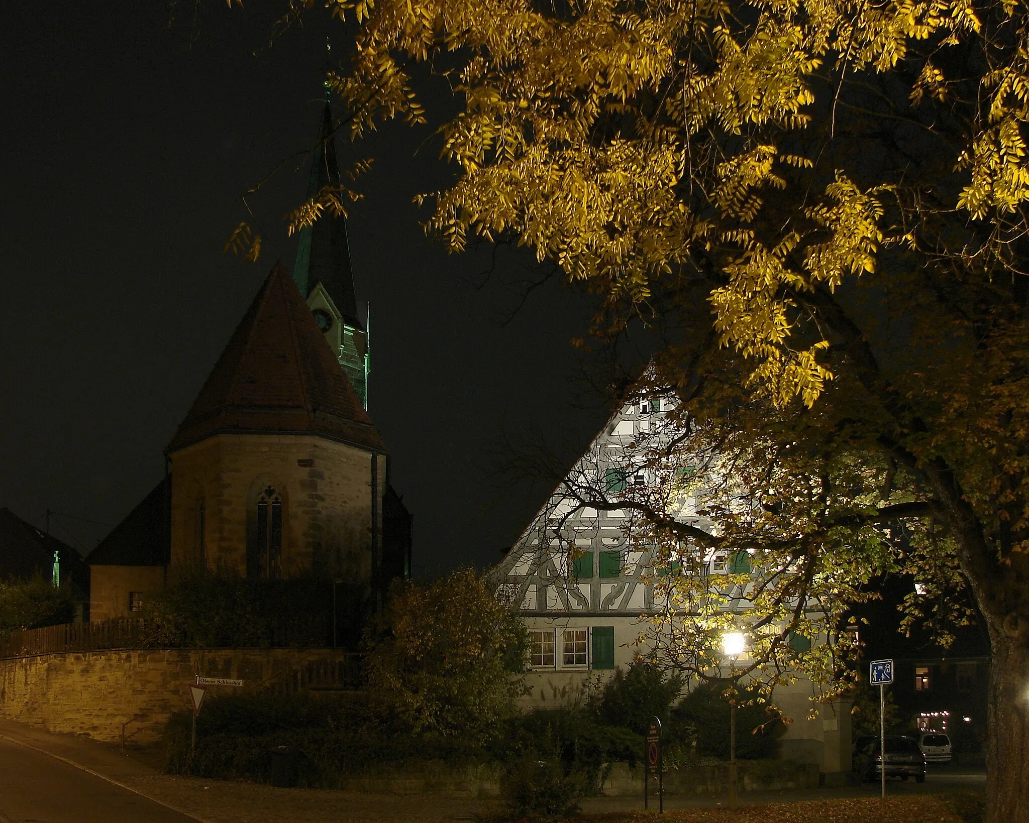 Photo showing: Freiberg_am_Neckar, Germany, gothic St. Nikolaus church and part of upper castle