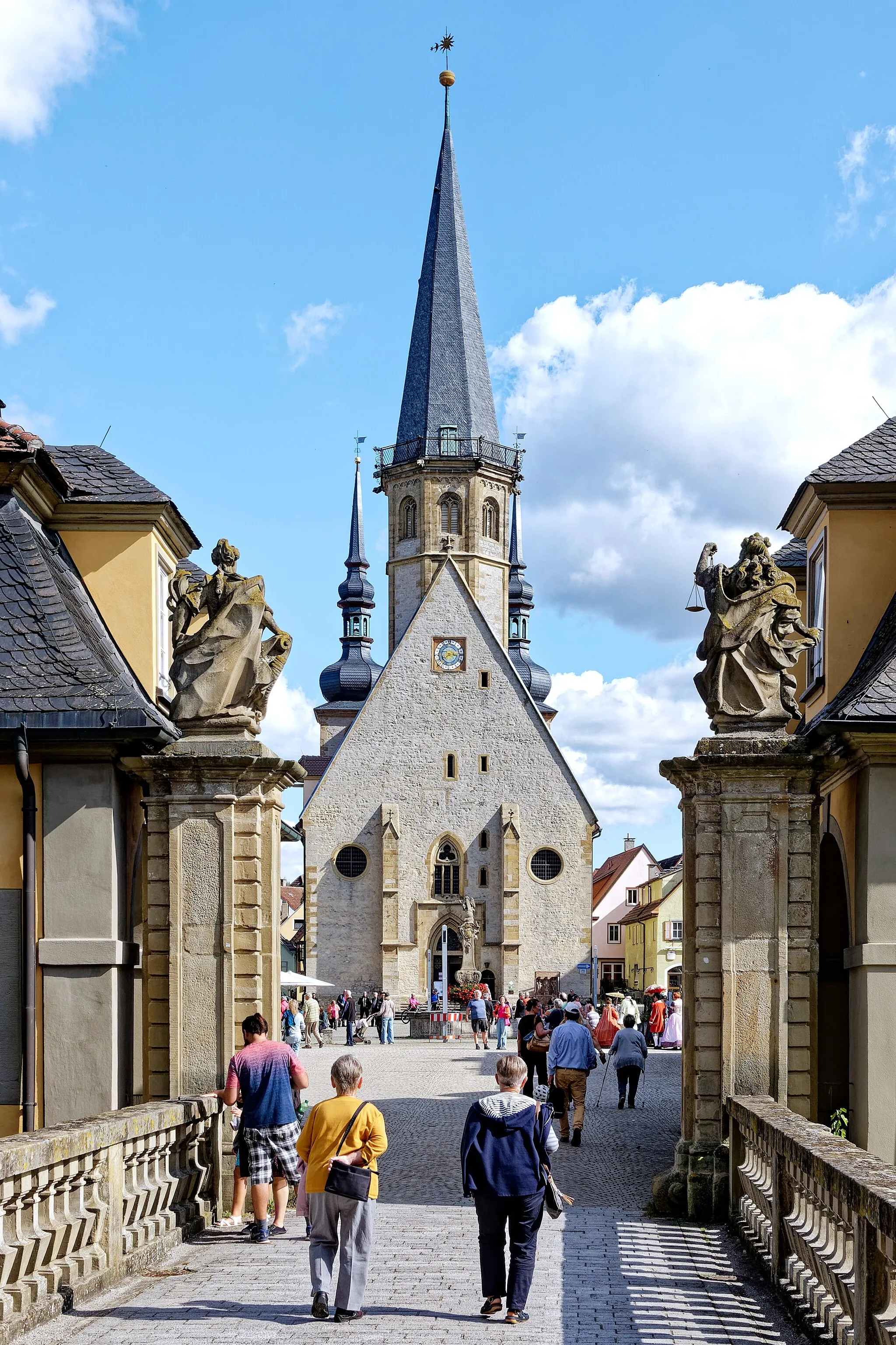 Photo showing: The town of Weikersheim in the Taubertal.