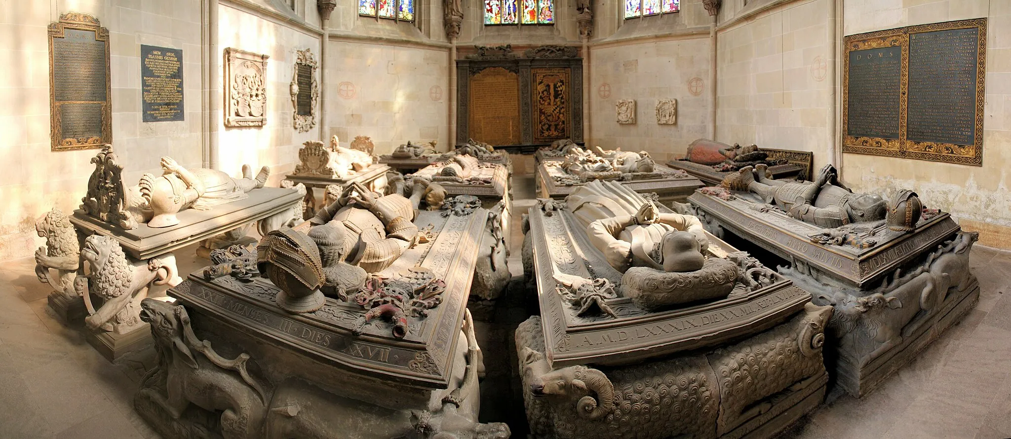 Photo showing: Burial ground in the choir of St. George's Collegiate Church, Tübingen, Germany.
