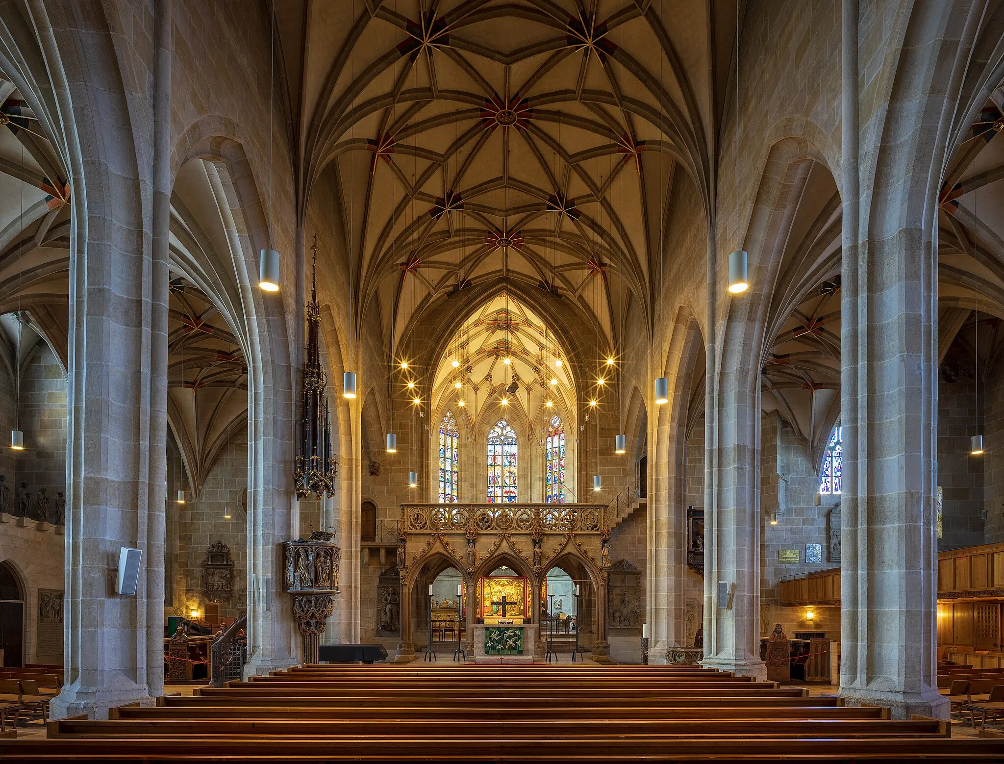 Photo showing: Interior of Saint George’s Collegiate Church, Tübingen, Germany: View along the nave towards the altar.
