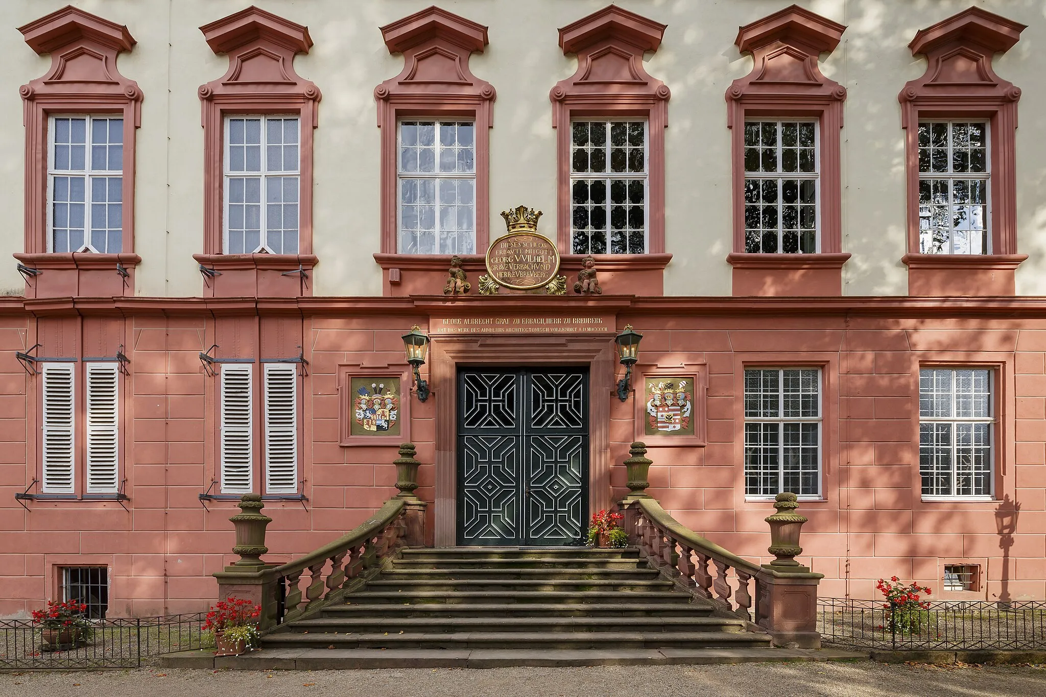 Photo showing: Erbach, Germany: Facade detail of Schloss Erbach (Odenwald)