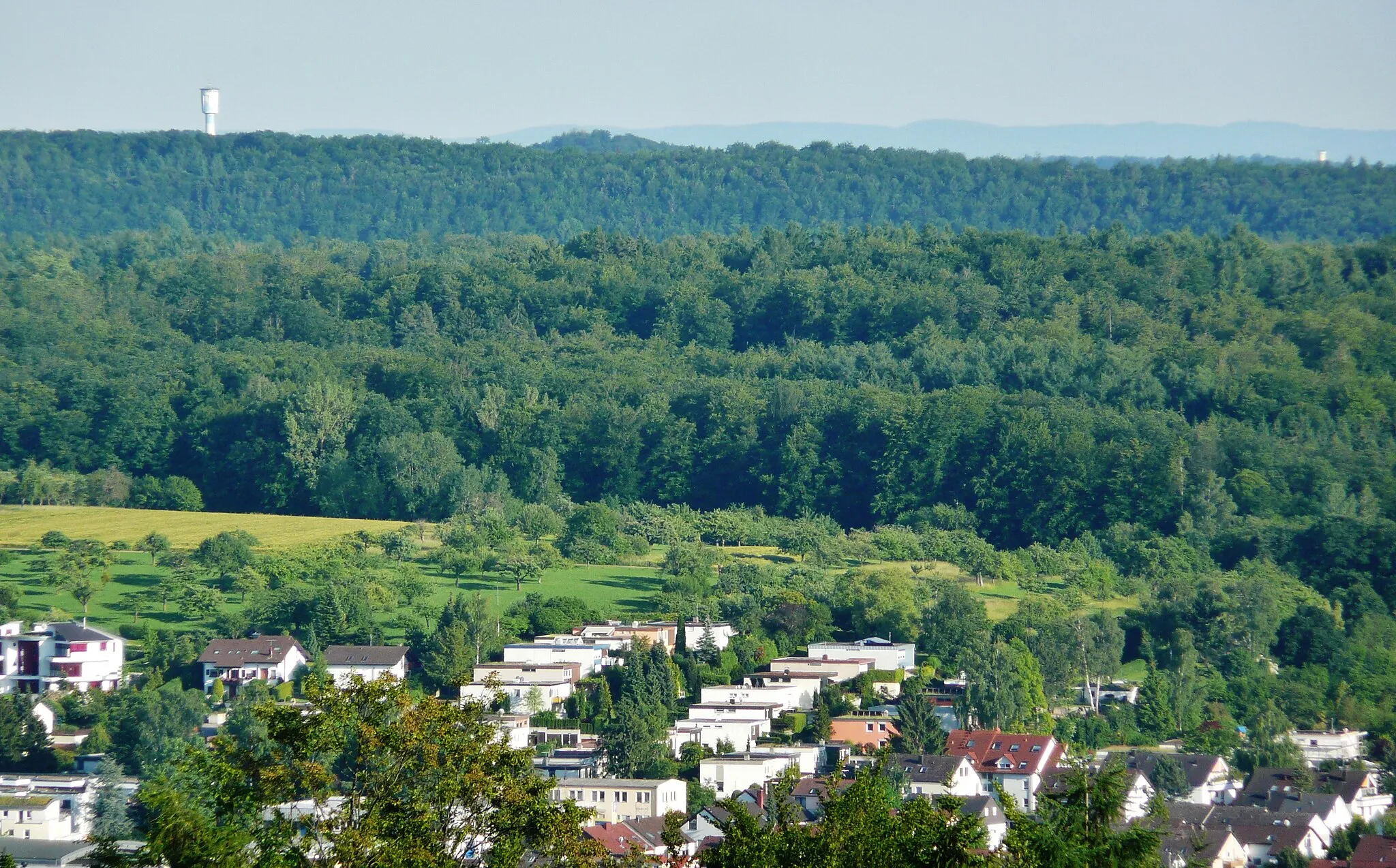 Photo showing: Ausblick vom Eltinger Blick (533 m. ü. N. N.) Richtung Warmbronn bis zum Wasserturm in Sindelfingen