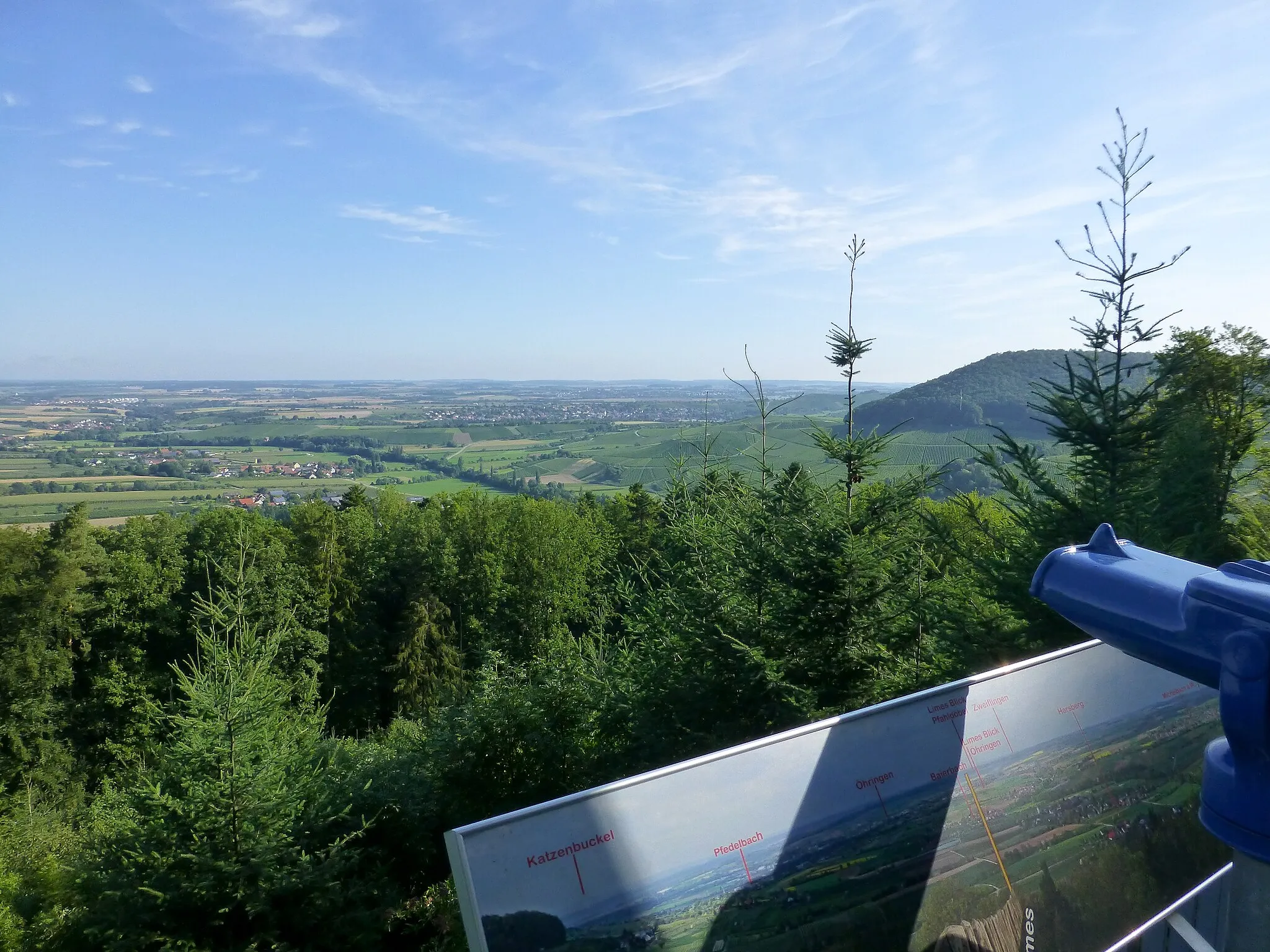 Photo showing: Limes Blick Pfedelbach; Blick von der Plattform nach Nordnordosten in Richtung Michelbach am Wald