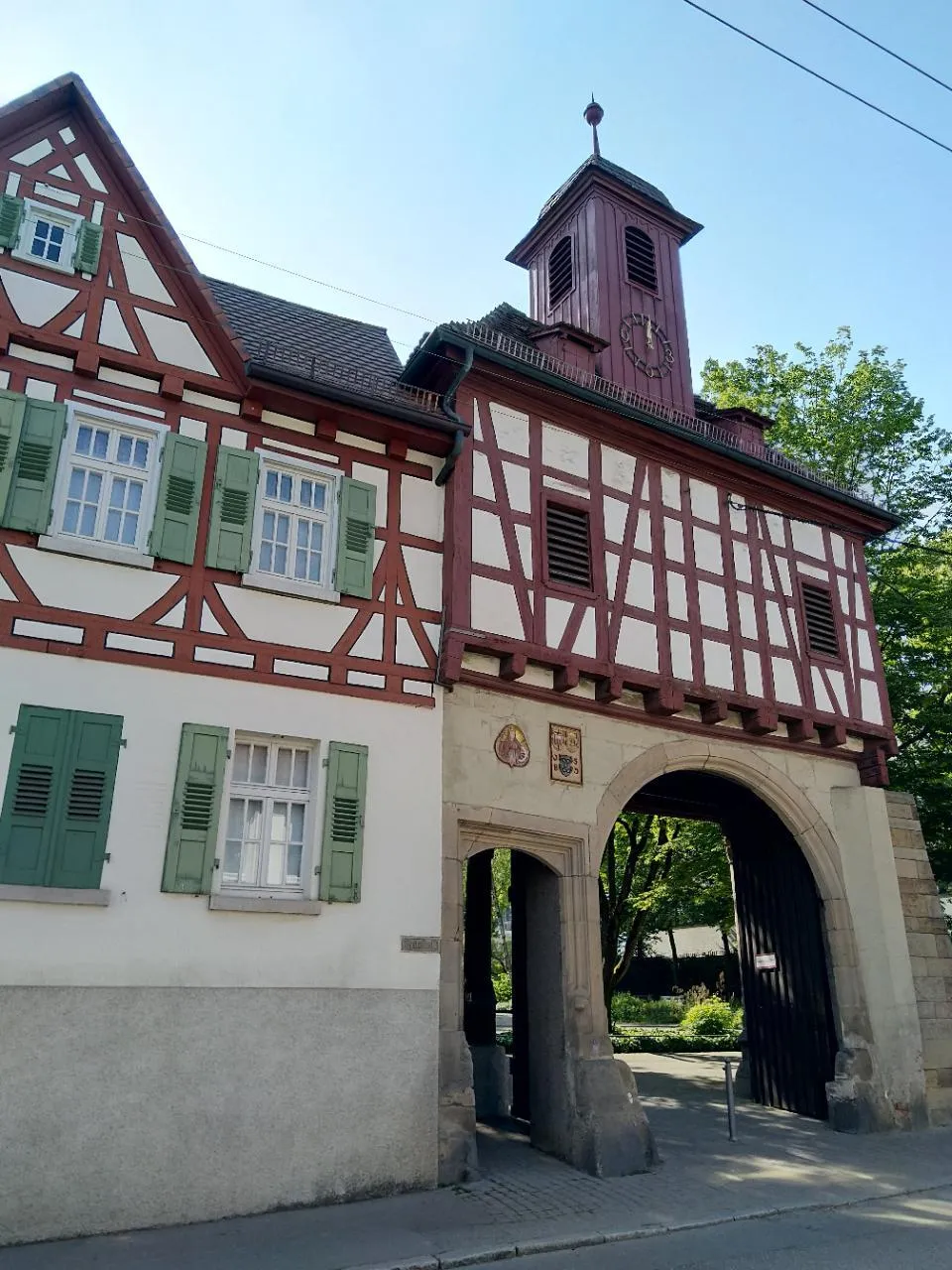 Photo showing: Die Reichsstadt Esslingen hatte auch Besitzungen auf den Fildern: das Torgebäude zum Esslinger Spitalhof von 1589 in Möhringen zeugt davon