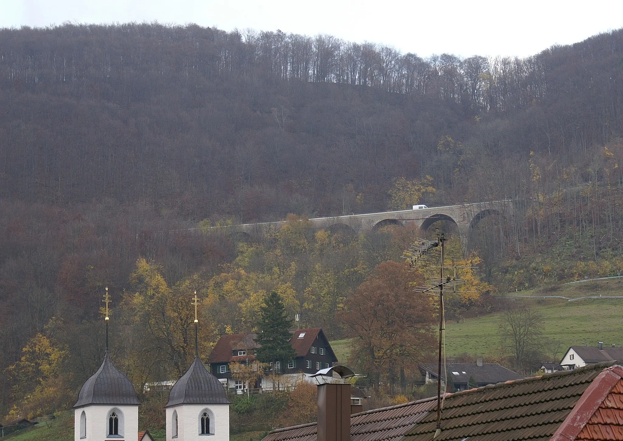 Photo showing: Der Albaufstieg der A 8 mit der Malakoffbrücke