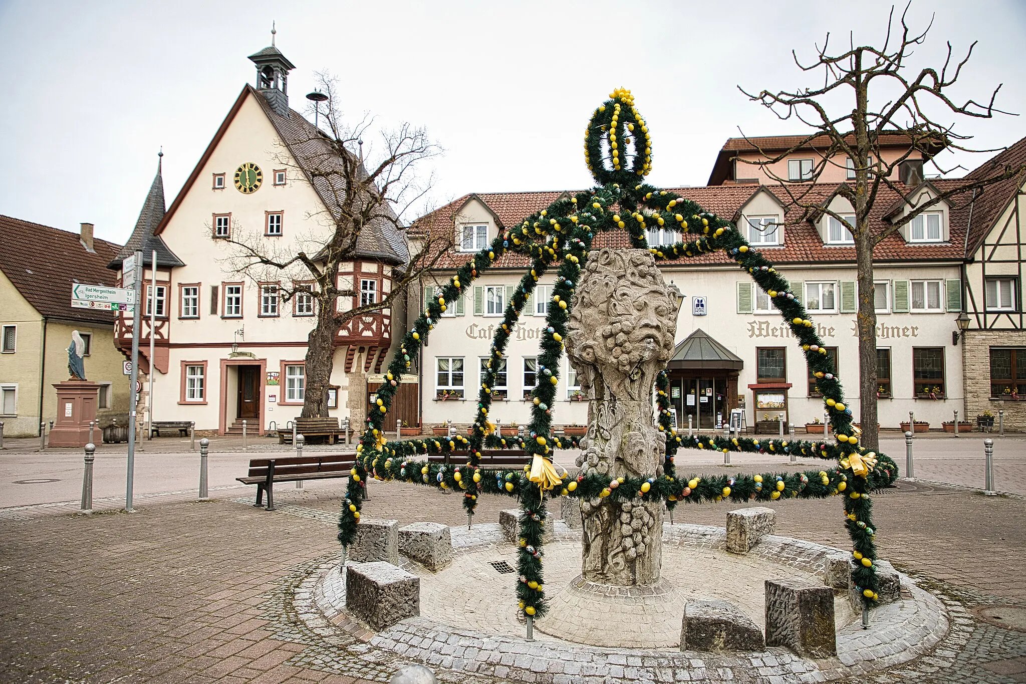 Photo showing: Der Osterbrunnen im Bad Mergentheimer Ortsteil Markelsheim 2021.