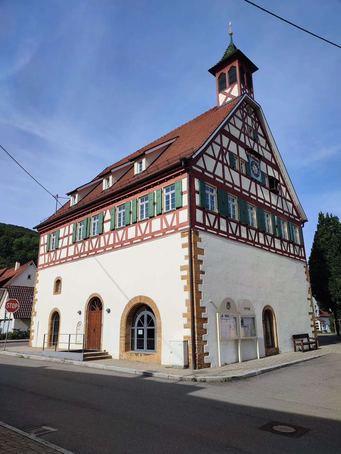 Photo showing: Rathäuser Schwäbische Alb I: stattlicher Massiv- bzw. Fachwerkbau in Neidlingen