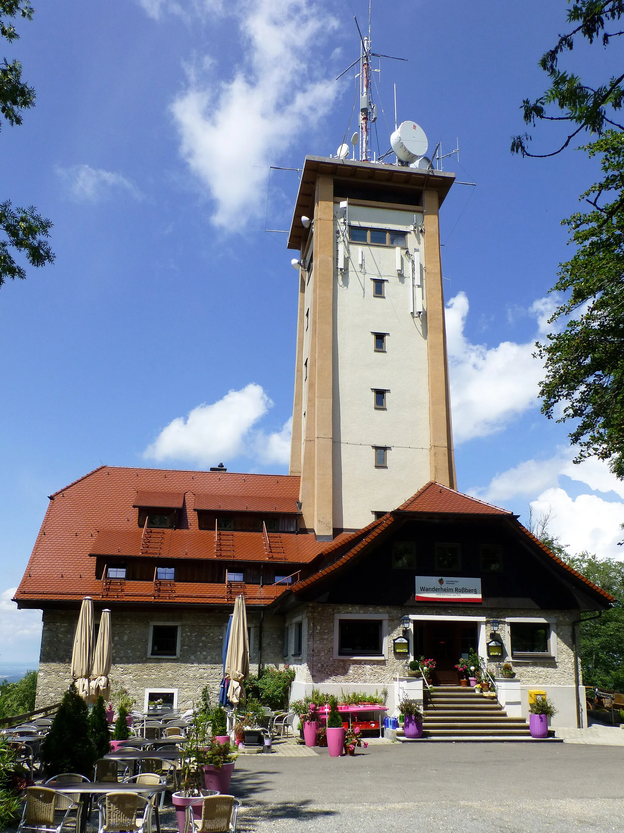 Photo showing: Roßbergturm mit angebautem Wanderheim; Ansicht der Ostseite