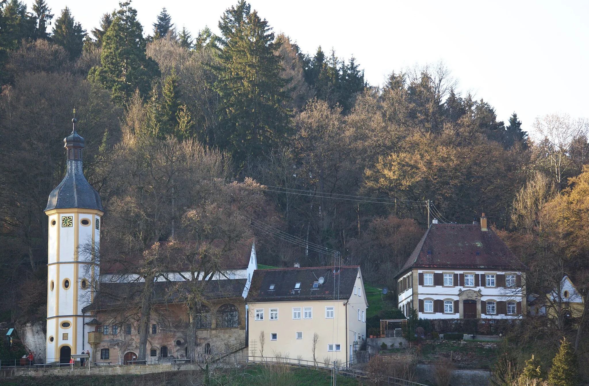 Photo showing: St. Salvator mit Kirche, Mesner- und Kaplaneihaus von der Rektor-Klaus-Straße aus aufgenommen