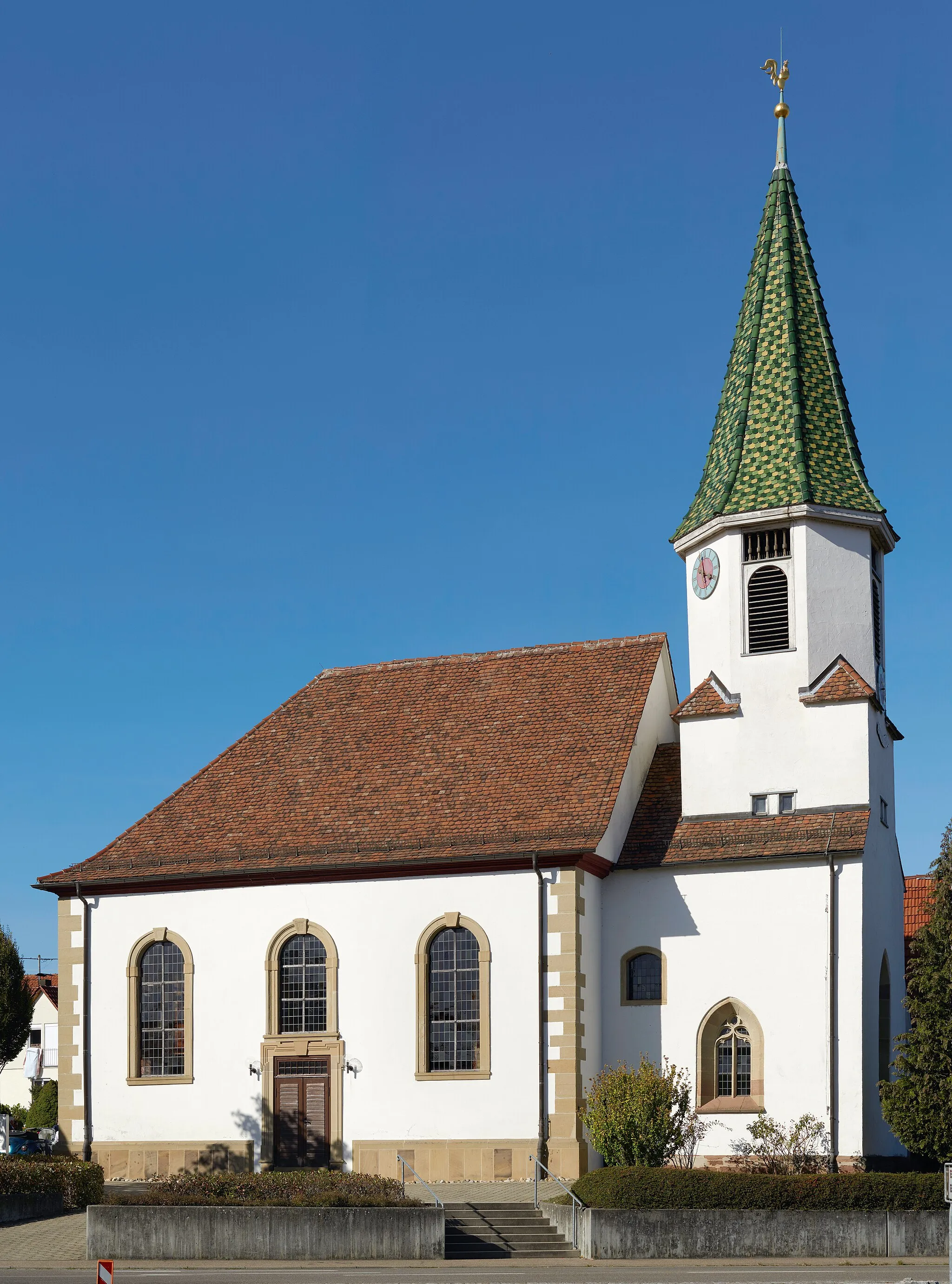 Photo showing: Protestant church in Winnenden-Hertmannsweiler, Baden-Württemberg, Germany; cultural monument.
Stitched with Hugin out of four single Images.

Camera: Sony Alpha 6000, Lens: Olympus Zuiko MC 50mm 1:1.8, Aperture 8.