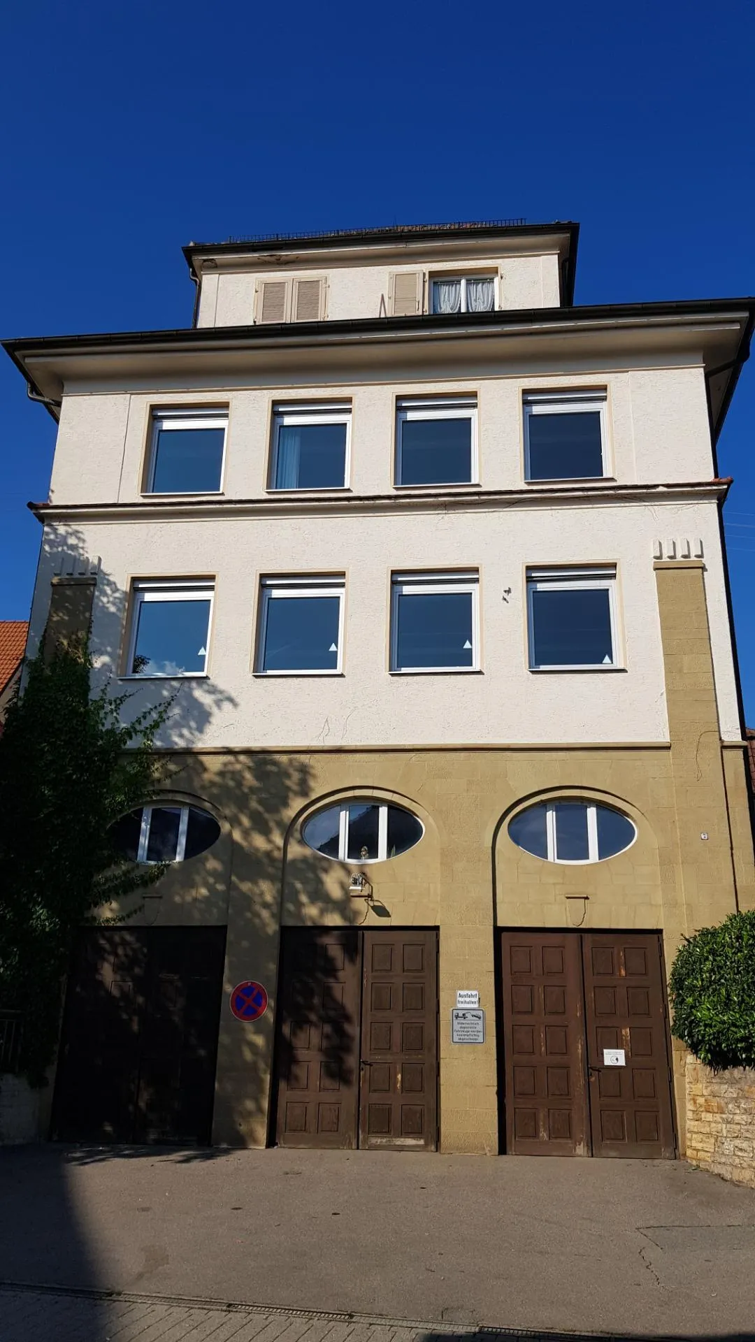 Photo showing: Schulgebäude von 1909/10
