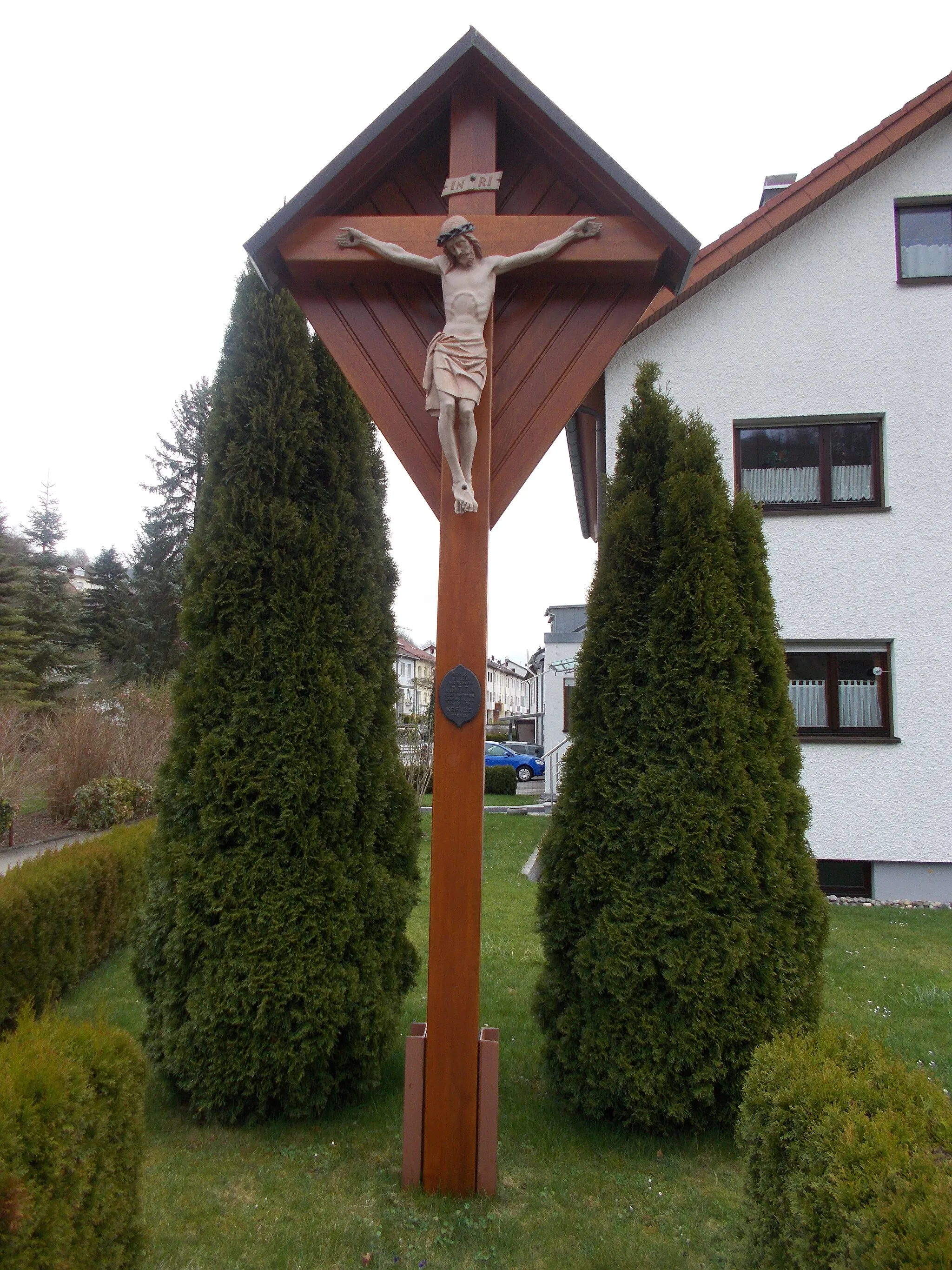 Photo showing: Holzkreuz  mit Spruch