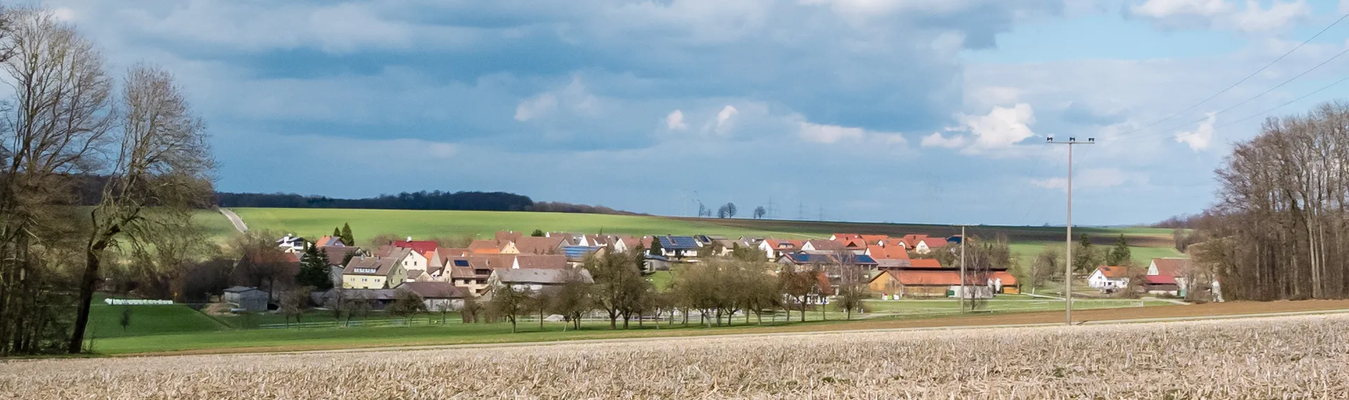 Photo showing: Der zum Künzelsauer Ortsteil Steinbach gehörende Weiler Ohrenbach. Ansicht aus südwestlicher Richtung.
