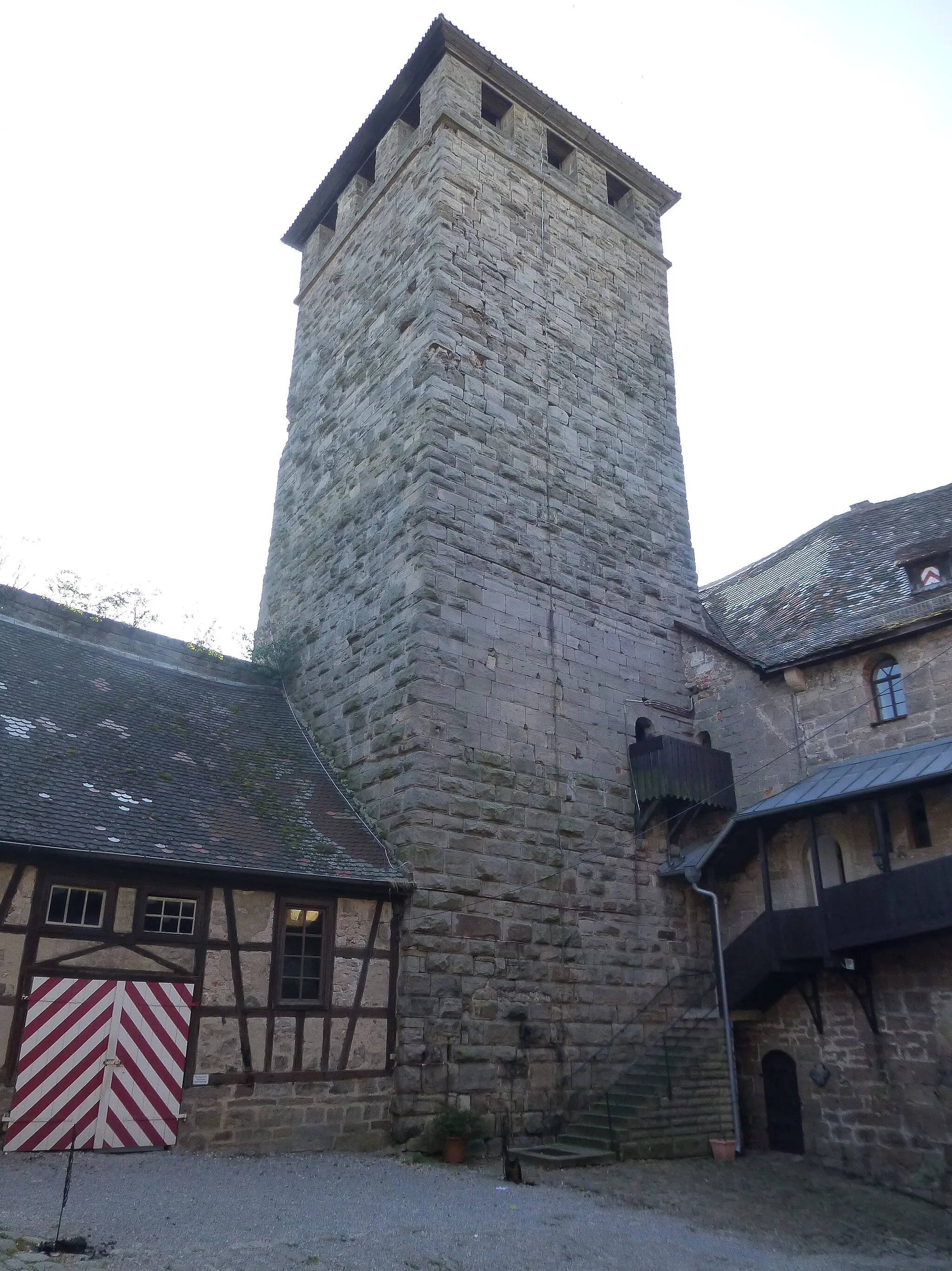 Photo showing: Bergfried der Burg Lichtenberg in Oberstenfeld