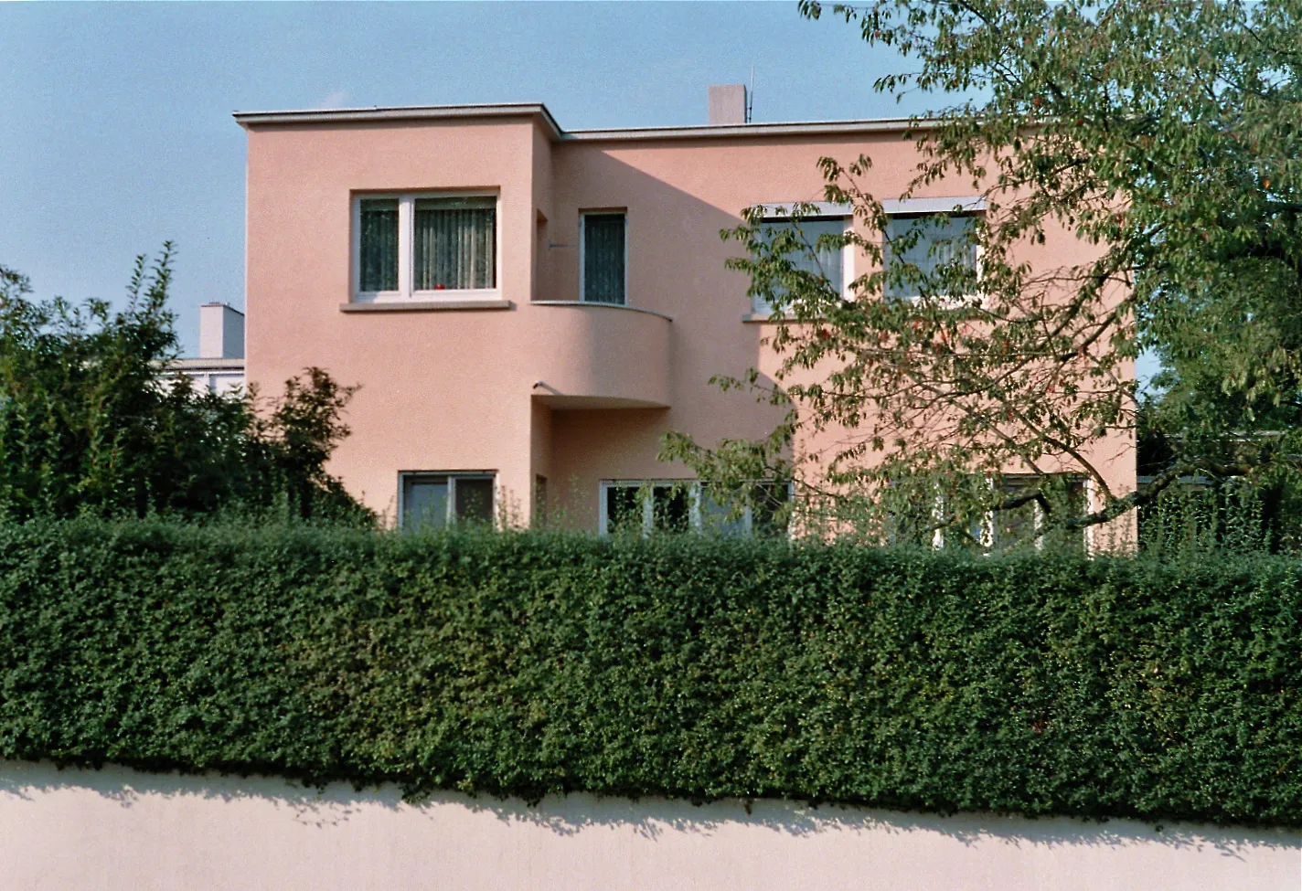 Photo showing: Stuttgart, Weissenhofsiedlung, house by Victor Bourgeois. 1927, international style.