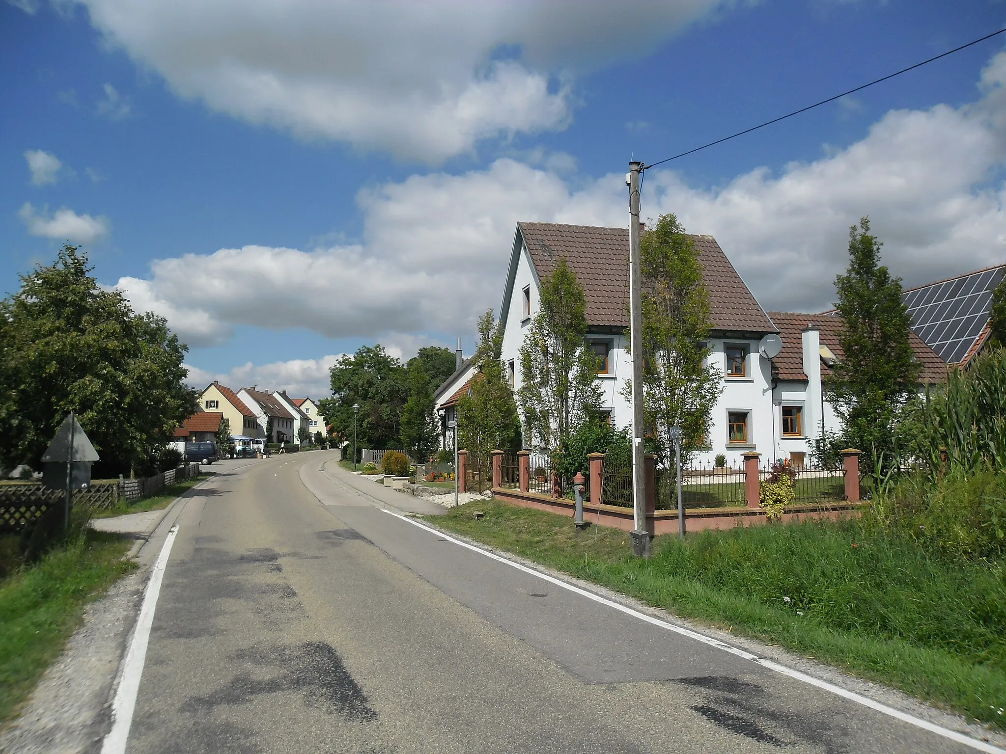 Photo showing: The main street (Schützenstraße) of the village Unterampfrach in the western region of middle Franconia (community Schnelldorf)