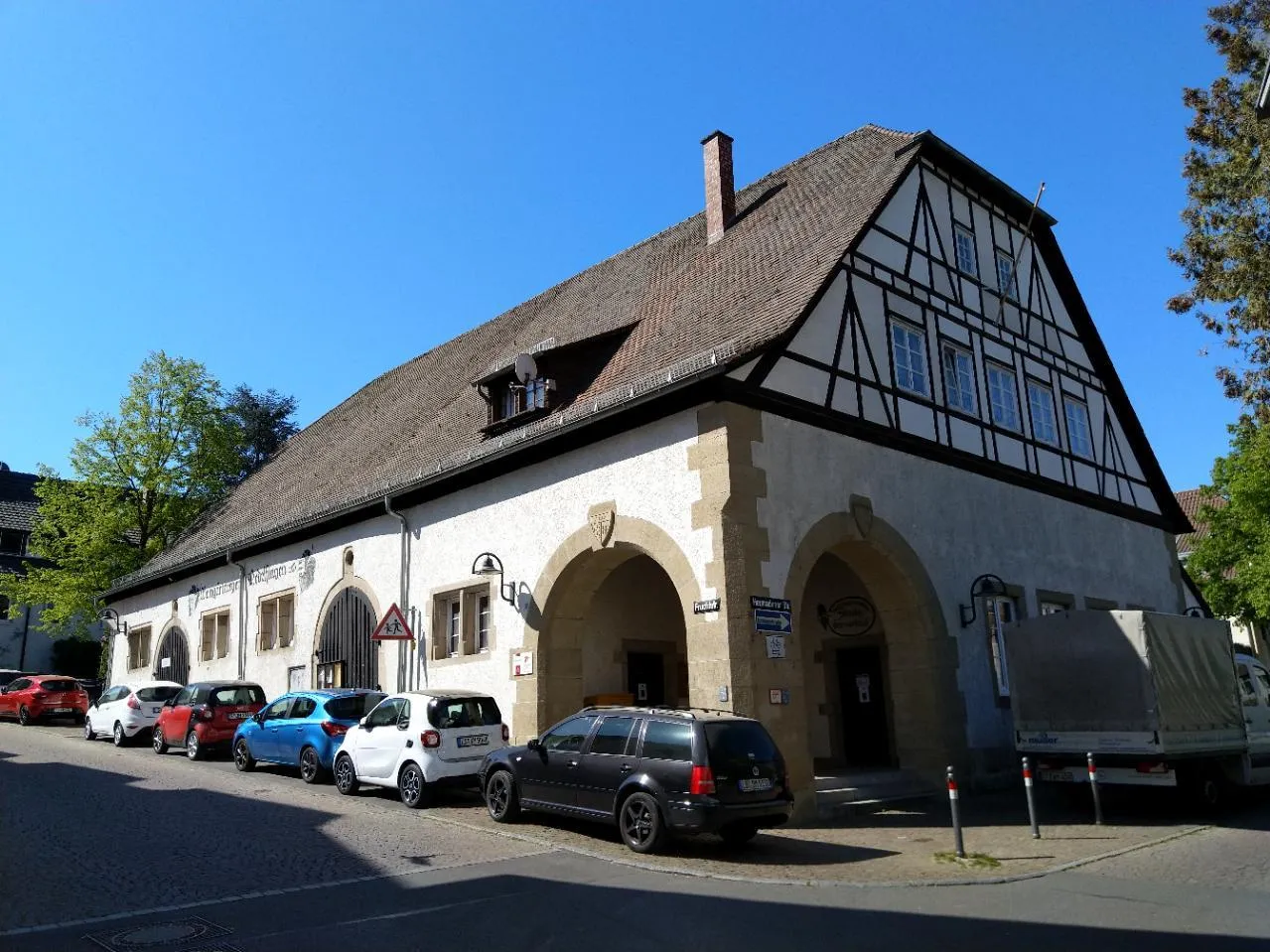 Photo showing: Für viele als Weinort nicht im Bewusstsein, aber Hedelfingen ist ein altes Weingärtnerdorf, hier die 1901 erbaute Kelter