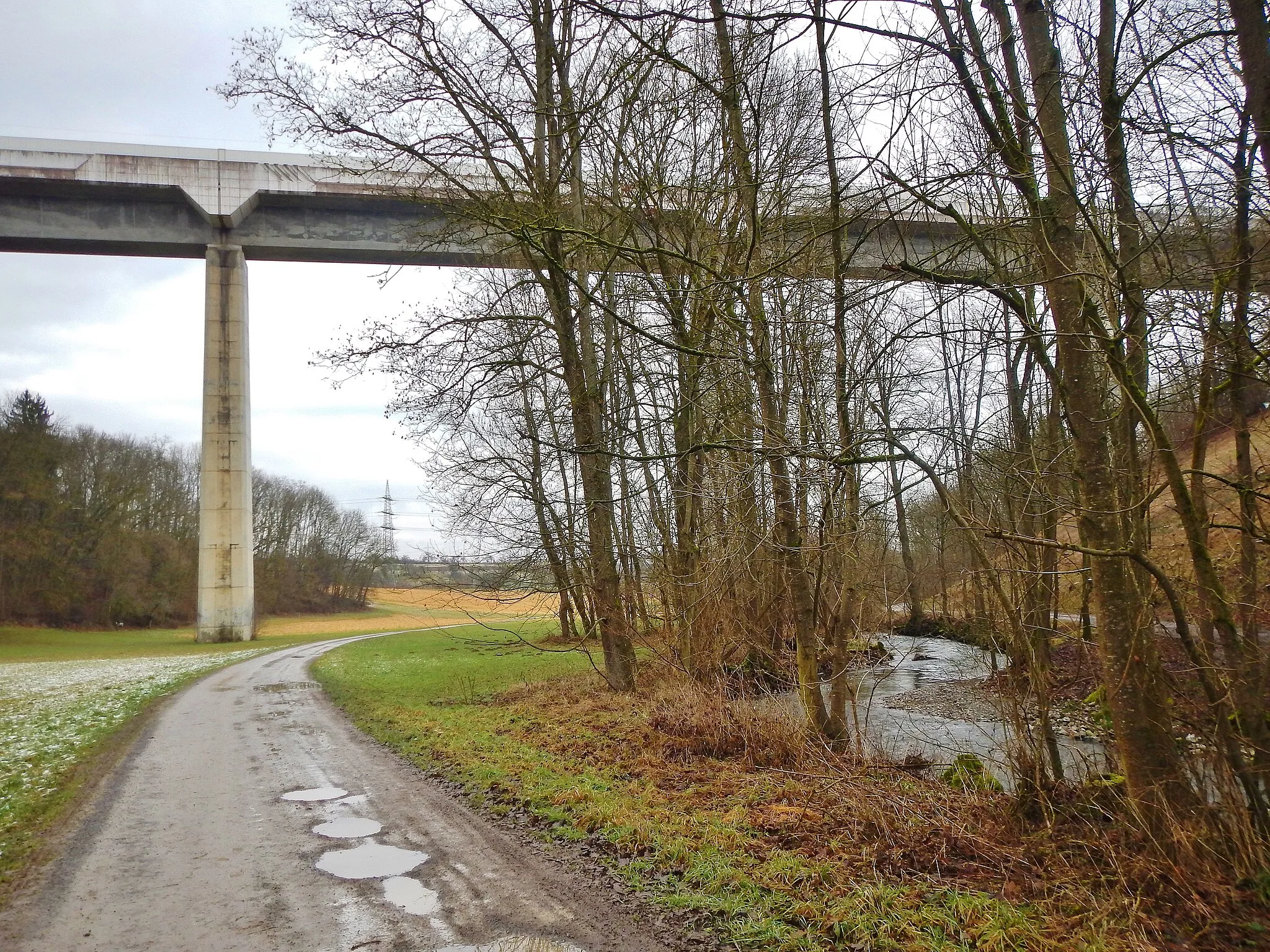 Photo showing: Eisenbahnbrücke der Schnellbahntrasse, Schnellfahrstrecke Mannheim–Stuttgart über das Glemstal