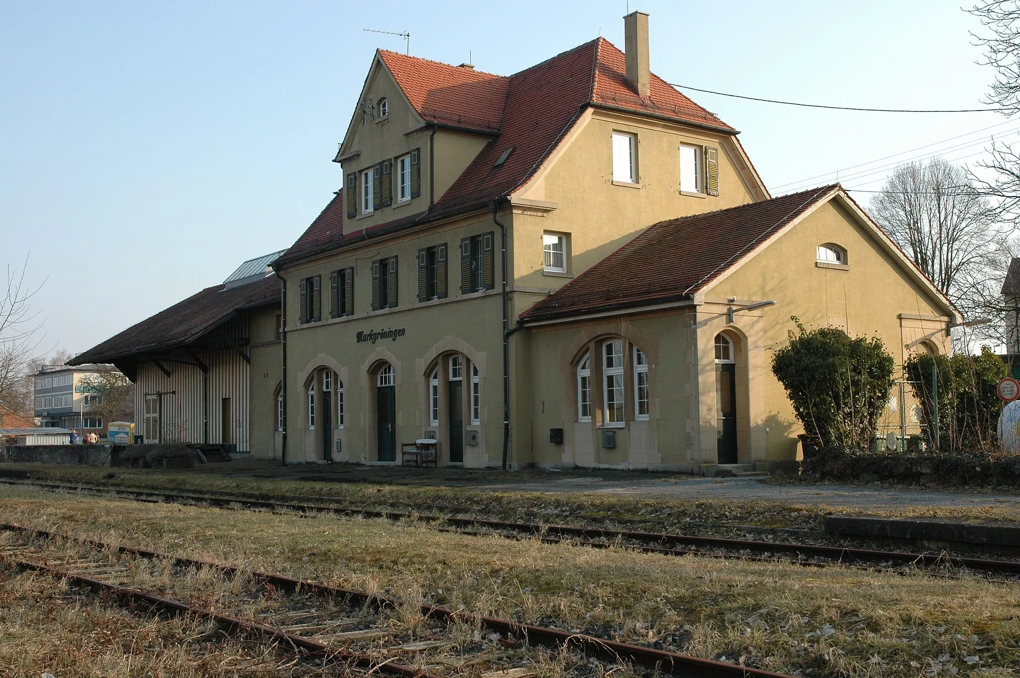 Photo showing: currently abandoned train station of Markgröningen.