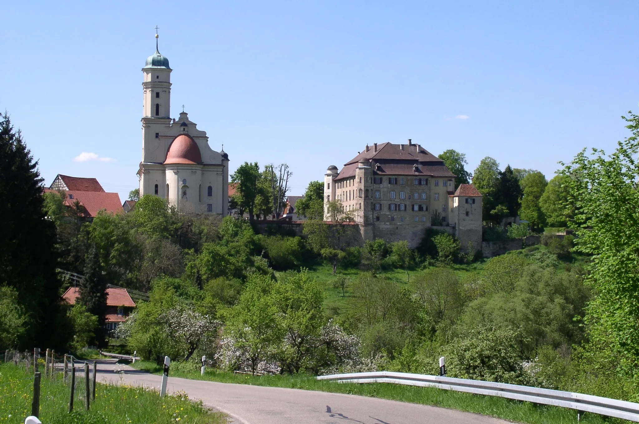 Photo showing: Schlosskirche und Schloss Hohenstadt