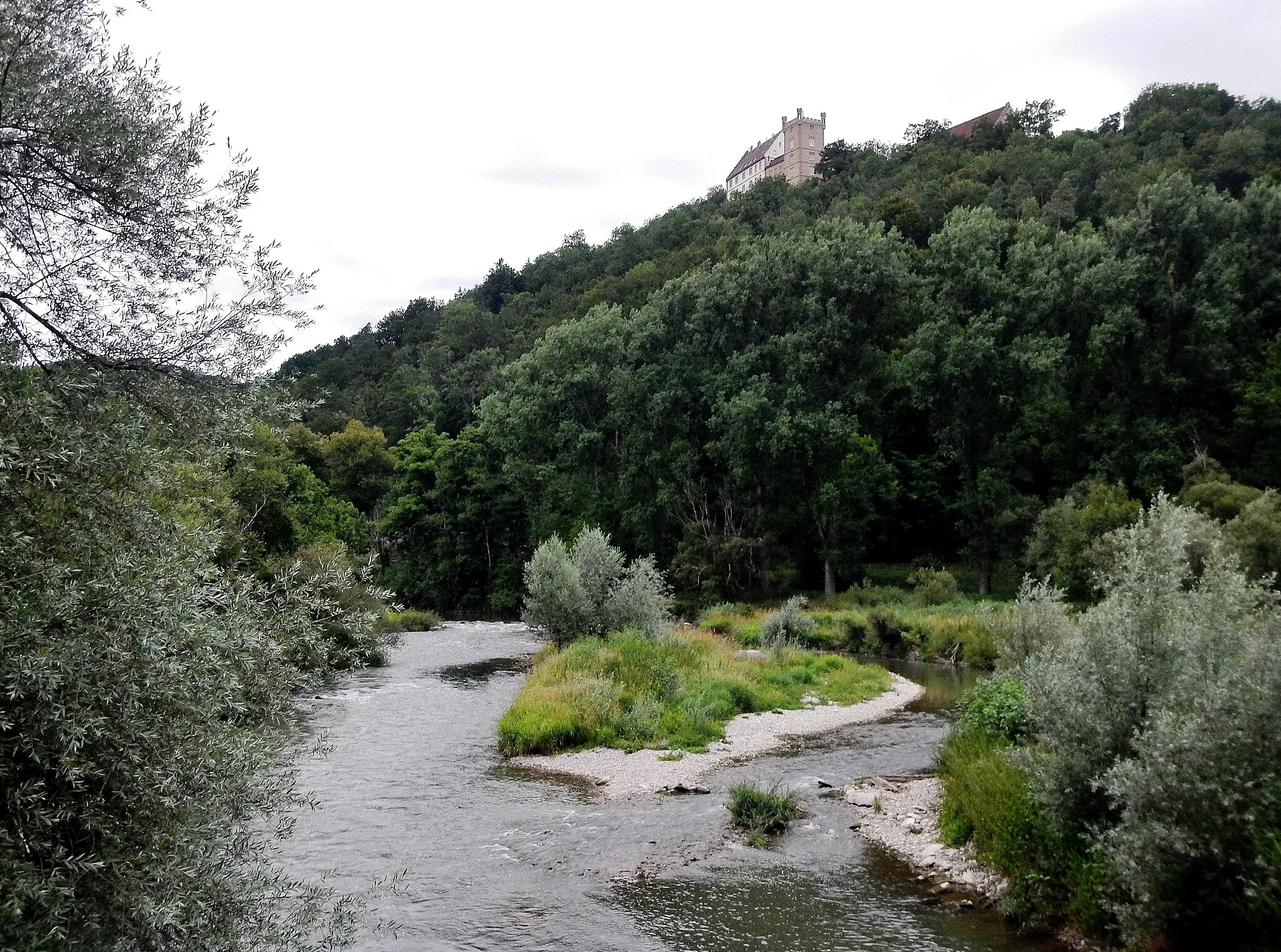 Photo showing: Beim 366 km langen Neckartalradweg: Der Neckar bei der Golfanlage unter der Weitenburg