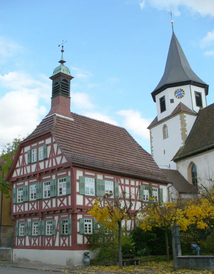 Photo showing: Waiblingen-Bittenfeld, altes Rathaus und die evangelische Kirche St. Ulrich
