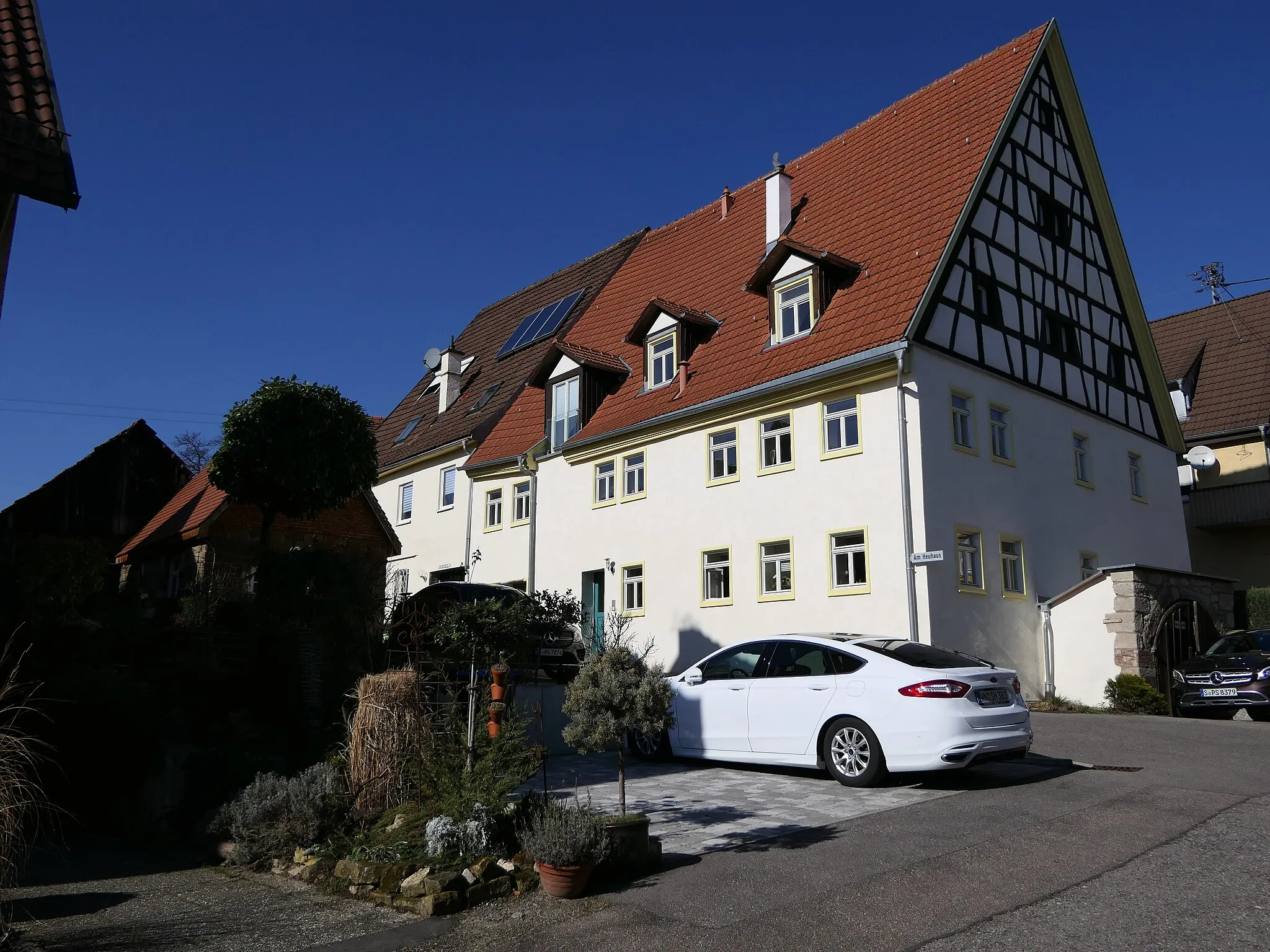 Photo showing: Das Gebäude "Am Heuhaus 2" in Weinstadt-Grossheppach, Rems-Murr-Kreis.