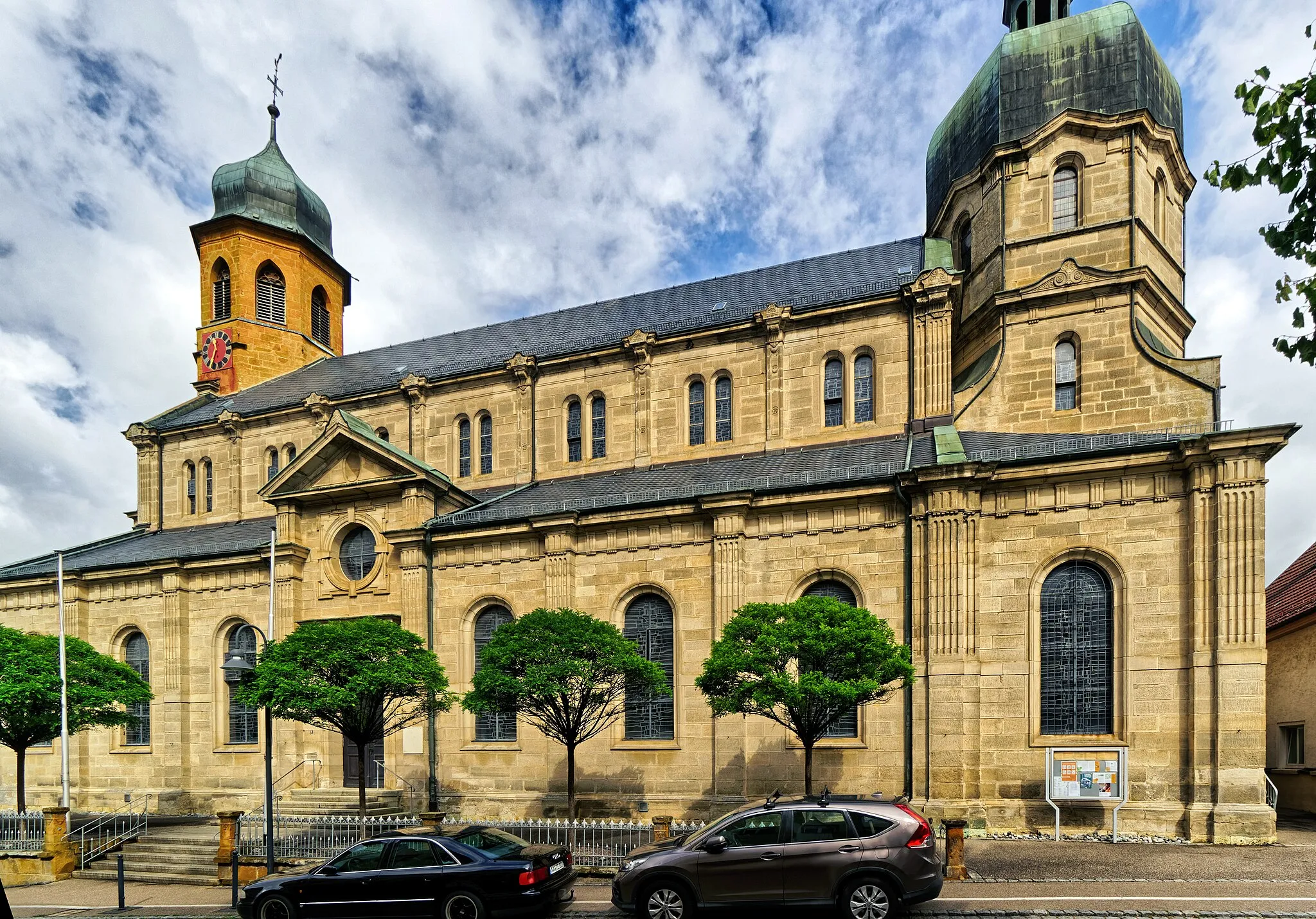 Photo showing: The Catholic Church of St. Peter and Paul.