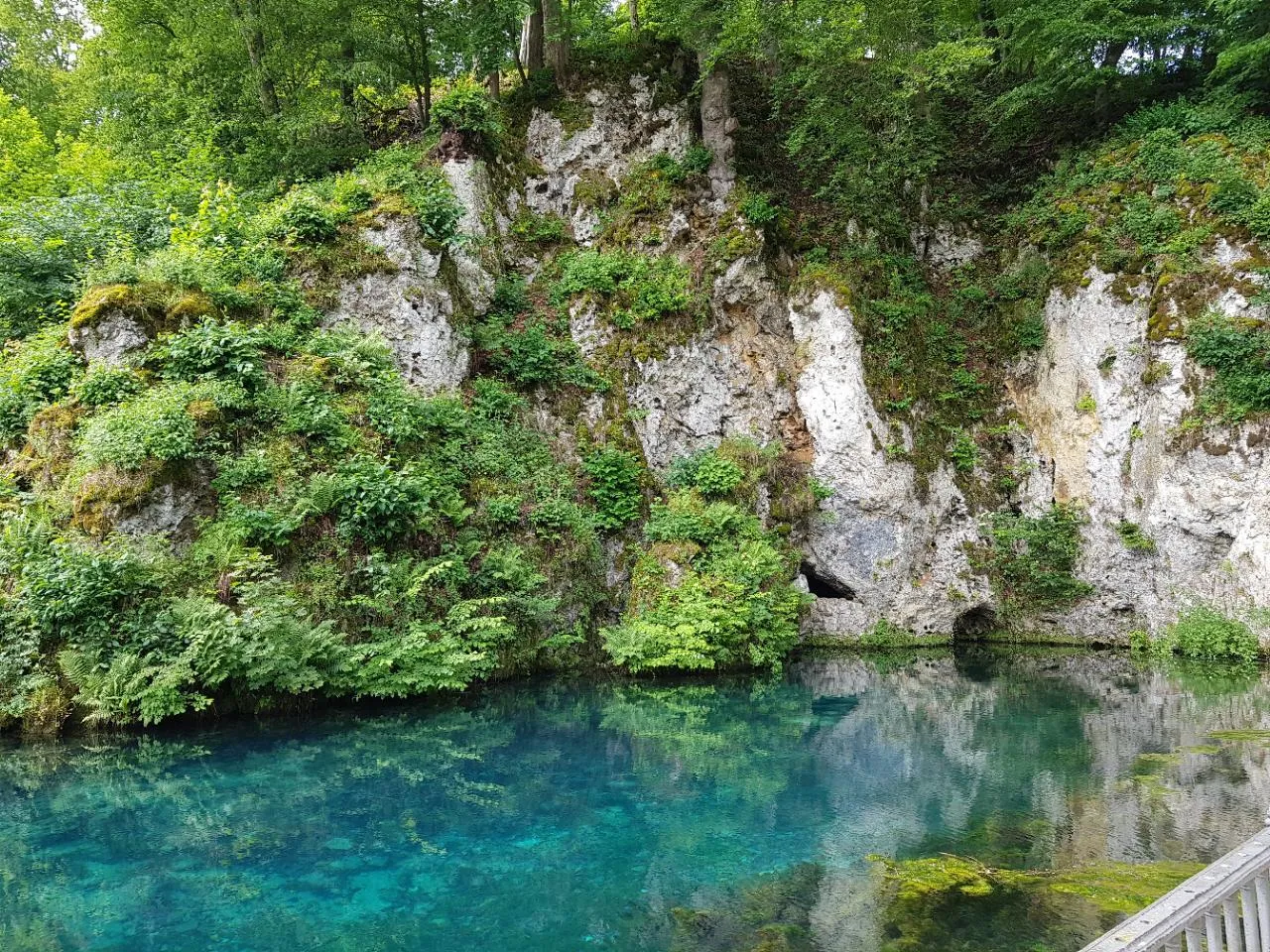 Photo showing: Schimmert schön bläulich beim Einfall von Sonnenlicht