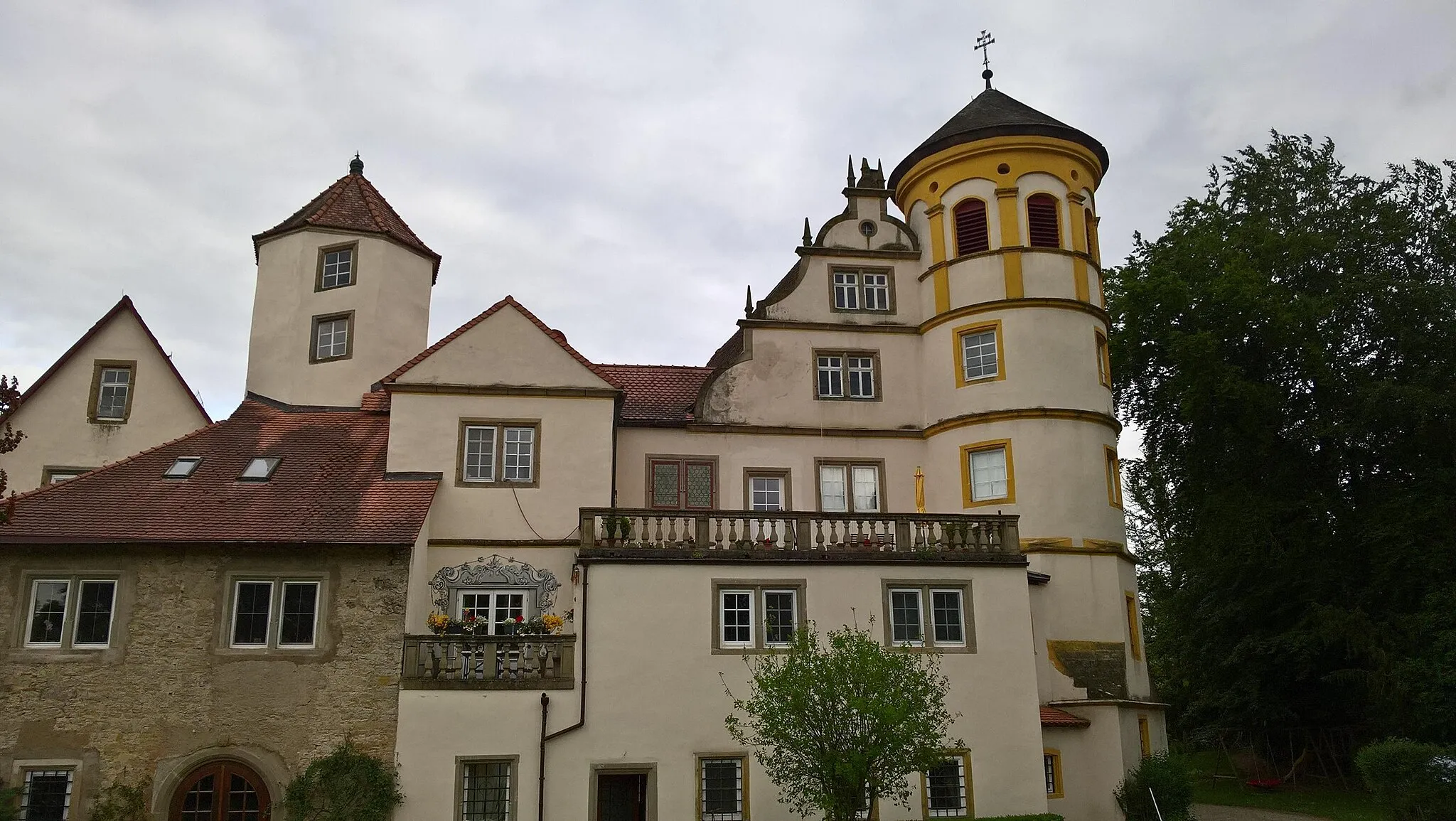 Photo showing: War ursprünglich eine Burg und im 15. Jahrhundert ein Raubritternest.