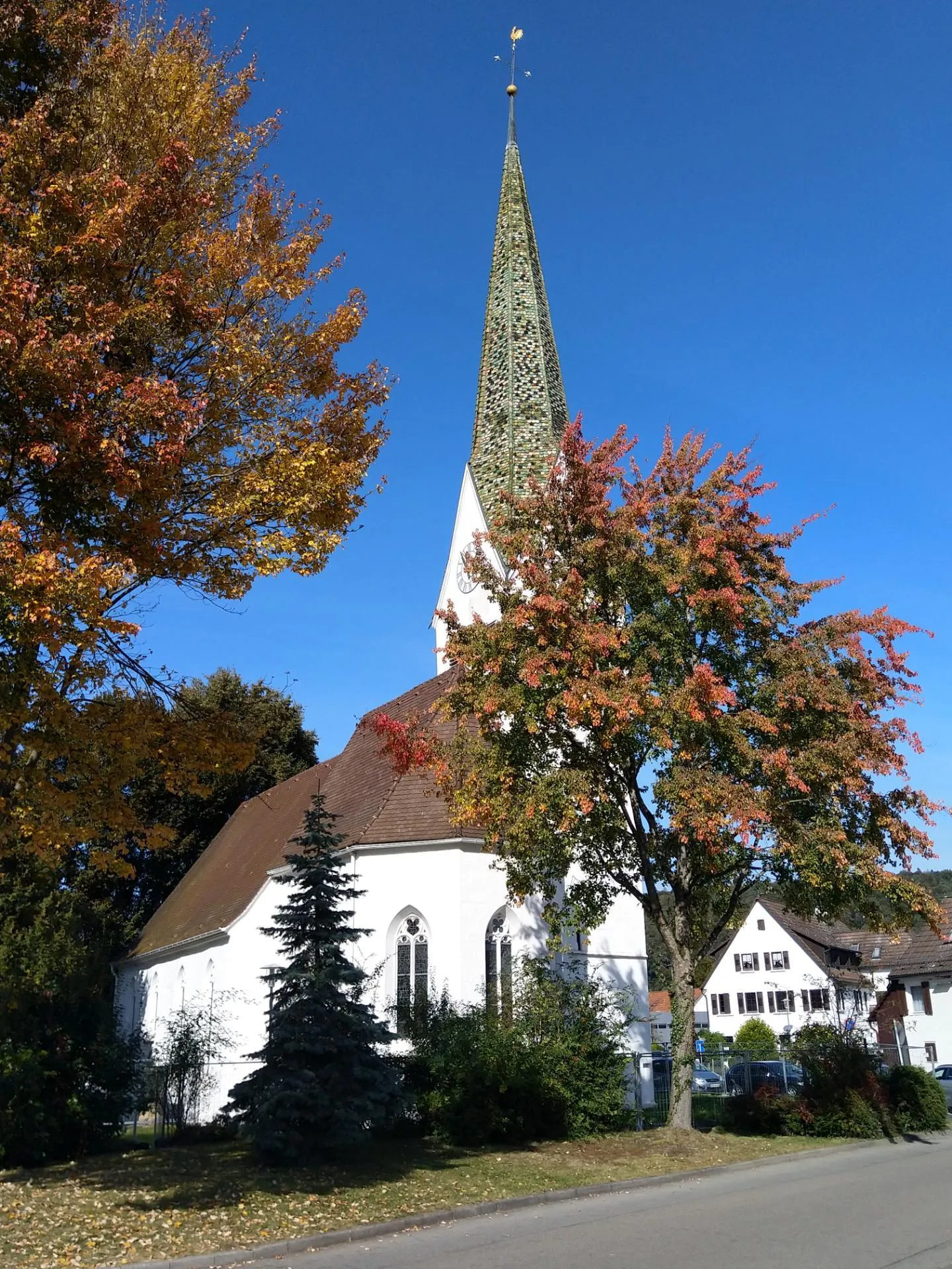 Photo showing: Evang. Kirche in Neuenhaus, einem Ortsteil von Aichtal im Schönbuch, mit extrem spitzem Turmhelm