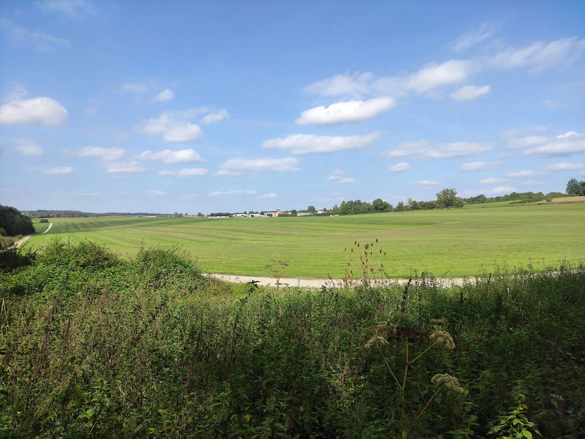 Photo showing: Blick auf den Flugplatz Hahnweide südwestlich von Kirchheim unter Teck