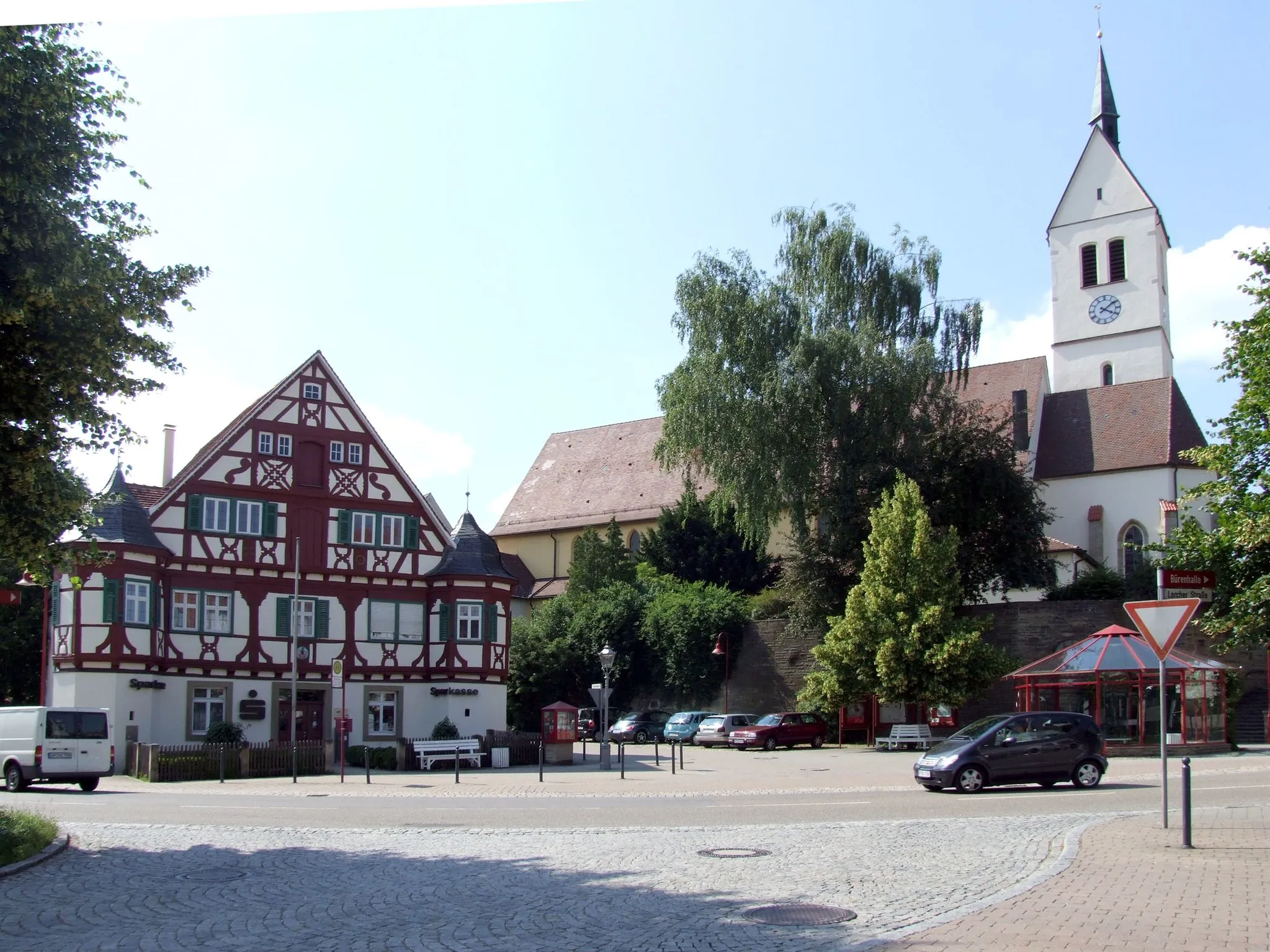 Photo showing: Amtshaus und Kirche in Wäschenbeuren.