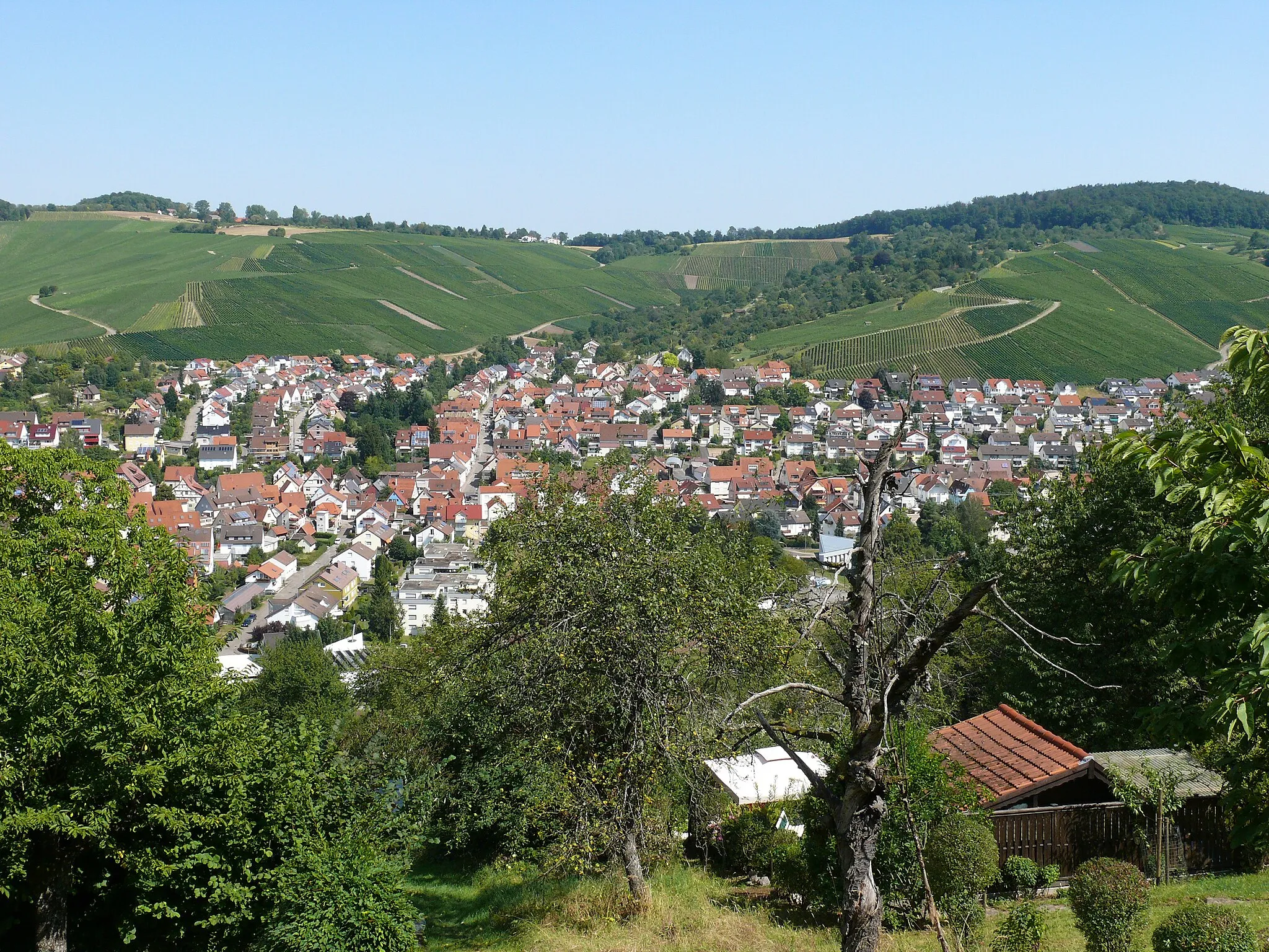 Photo showing: Blick auf Weinstadt-Schnait aus südlicher Richtung vom Aichelberg.