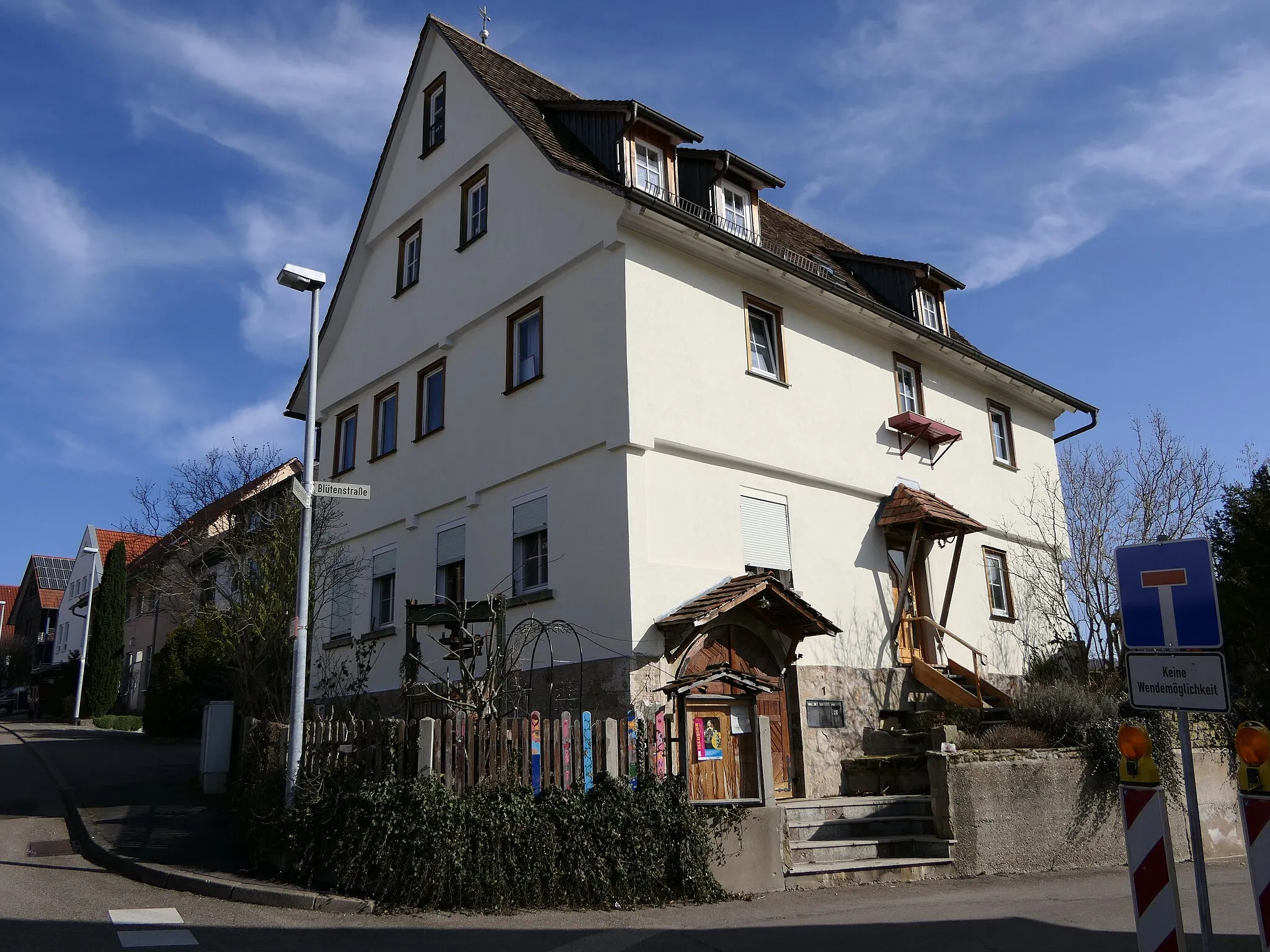 Photo showing: Das Gebäude "Blütenstraße 1" in Weinstadt-Schnait, Rems-Murr-Kreis.