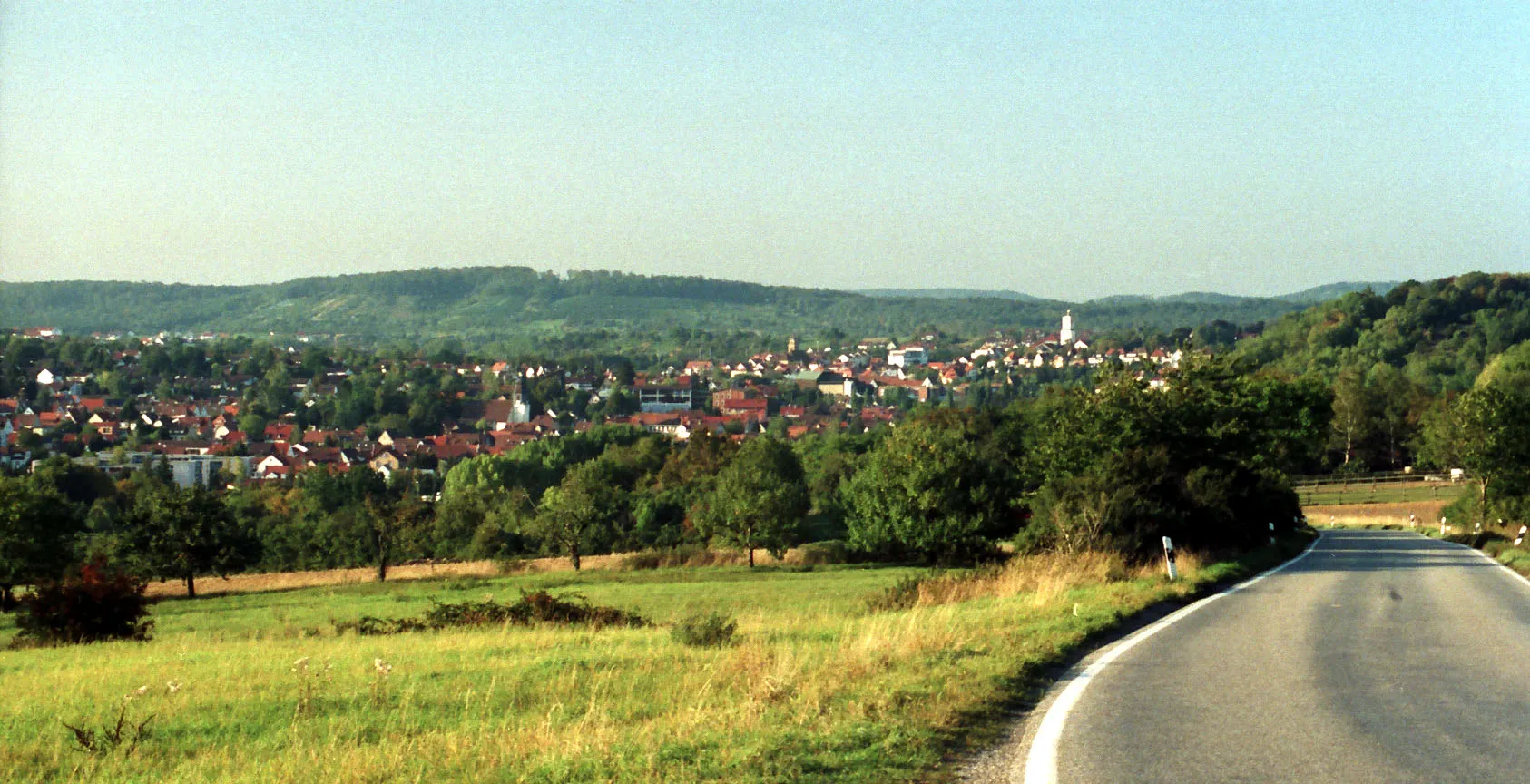 Photo showing: Ansicht von Mühlacker aus Richtung Süden. Im Vordergrund Dürrmenz, dahinter die Kernstadt Mühlacker