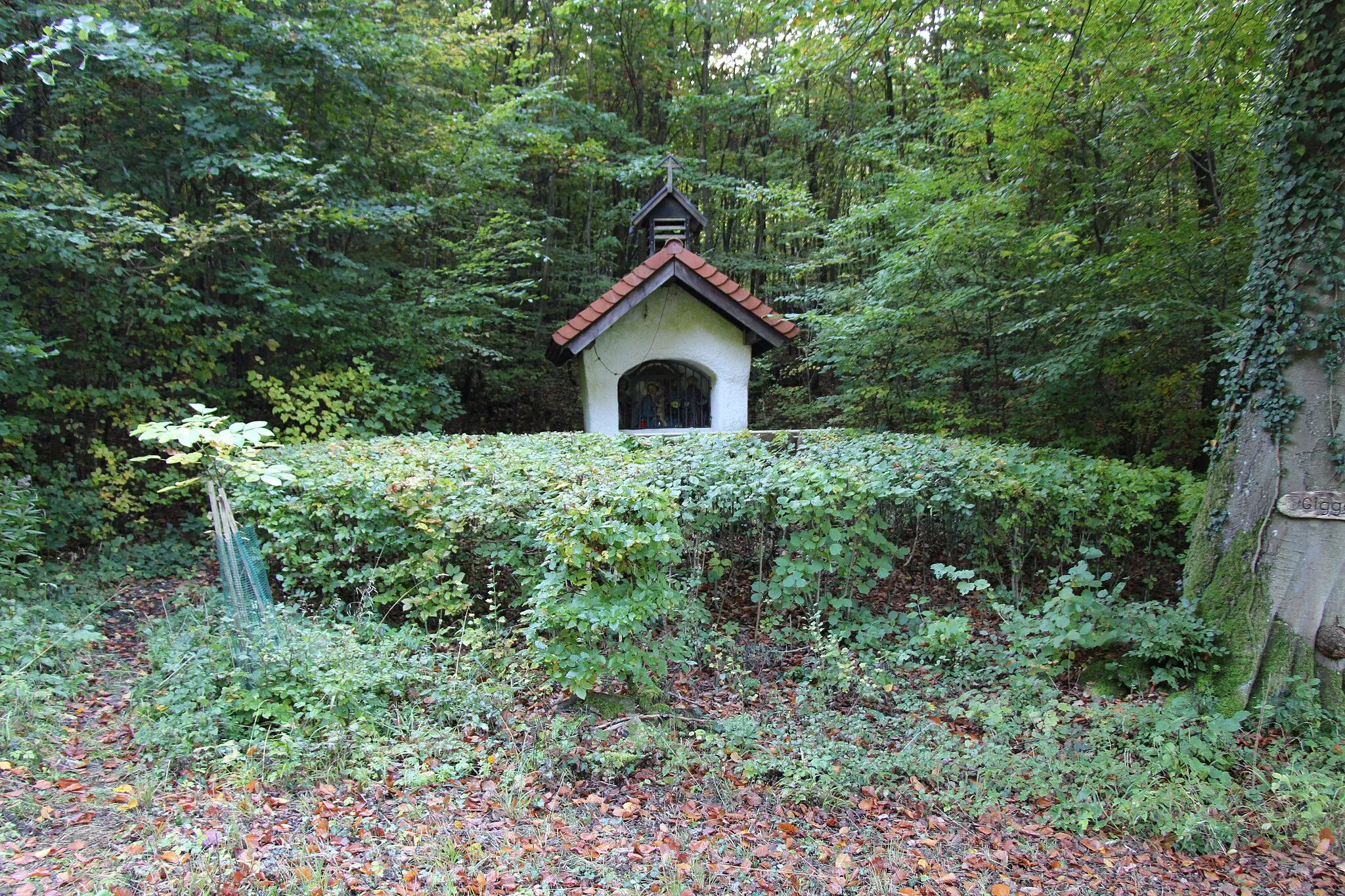 Photo showing: kleine Kapelle im Wald von Unterkochen