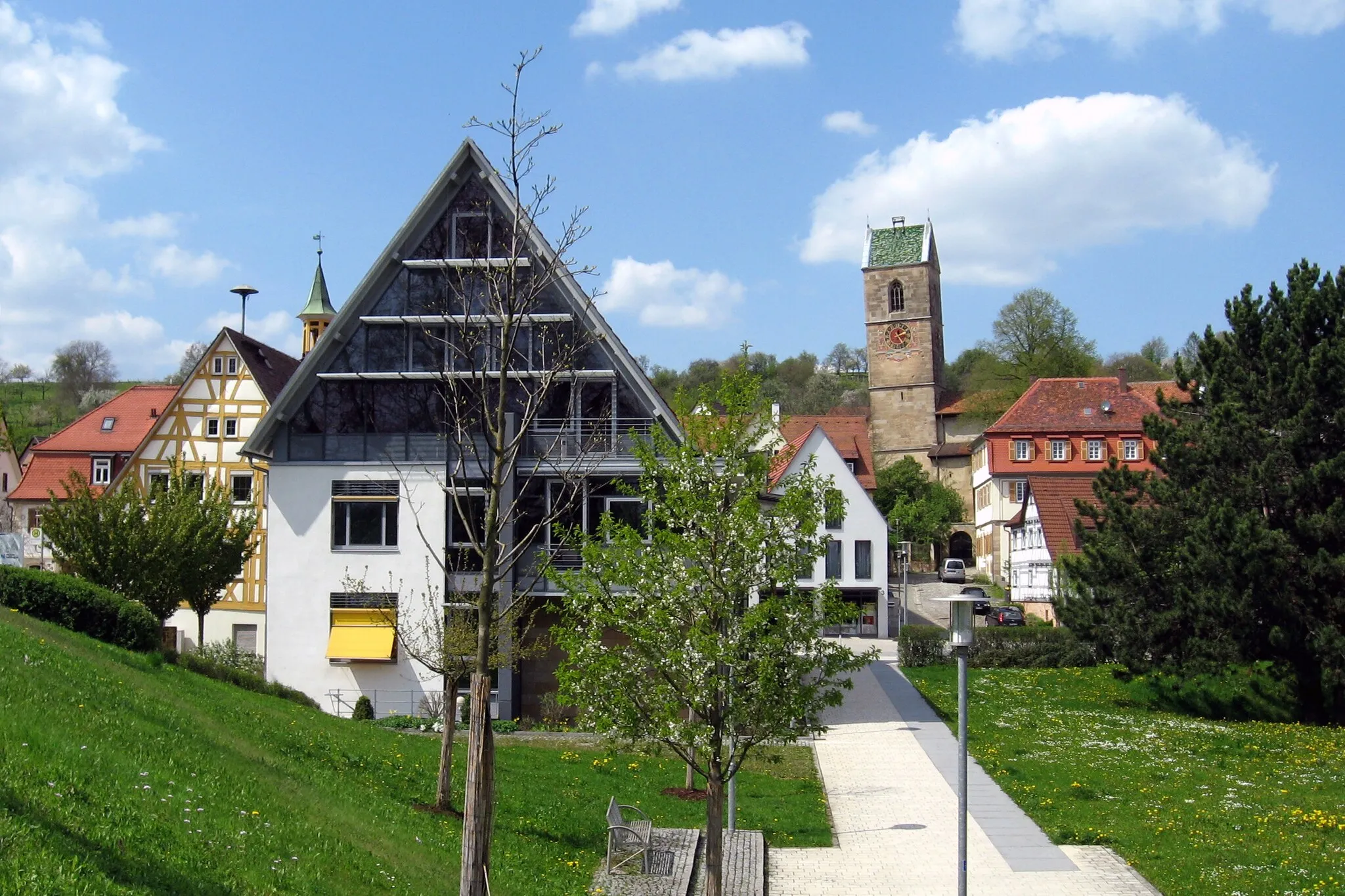 Photo showing: Rathaus und schiefer Turm der Martinskirche in Neckartailfingen