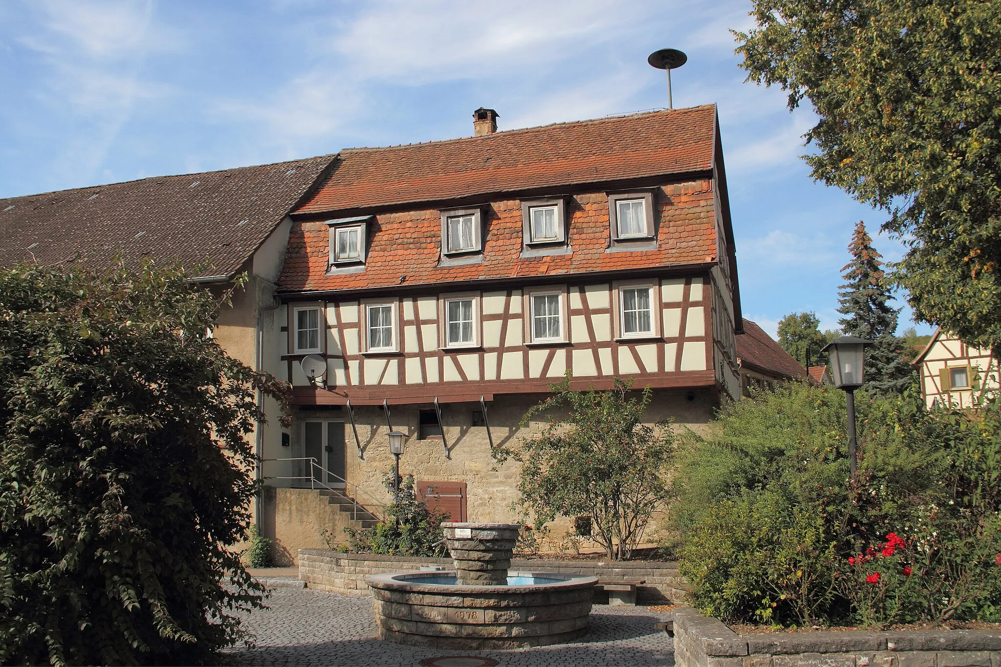 Photo showing: Das denkmalgeschützte Gebäude Ebertsbronn 21 im Niederstettener Ortsteil Ebertsbronn.