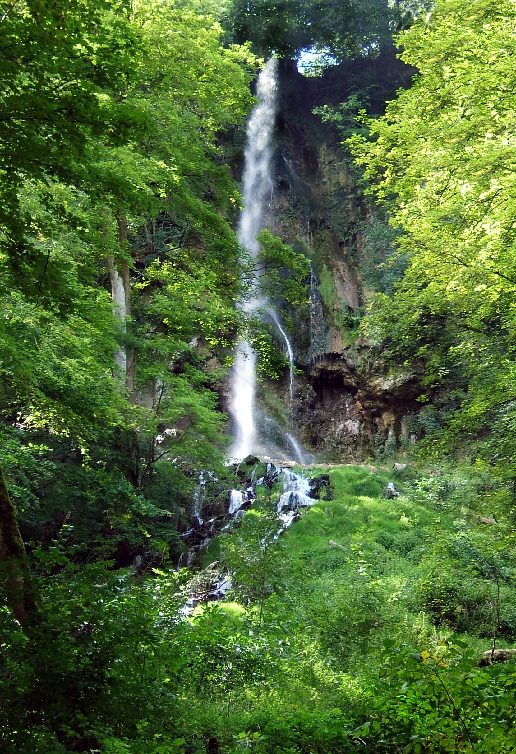 Photo showing: Waterfall near Bad Urach, Germany