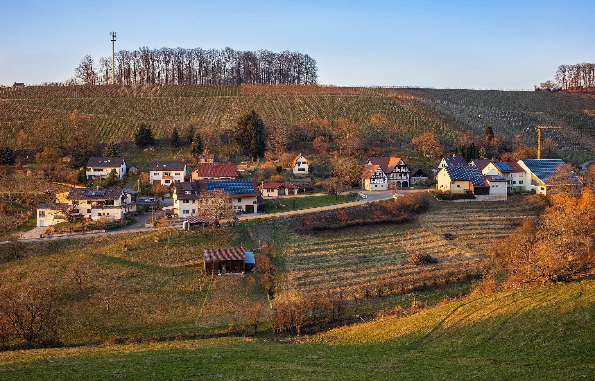 Photo showing: Beilstein, Württemberg, Germany: view of the hamlet Klingen from the opposite hillside, seen on an evening in March with evening sun.