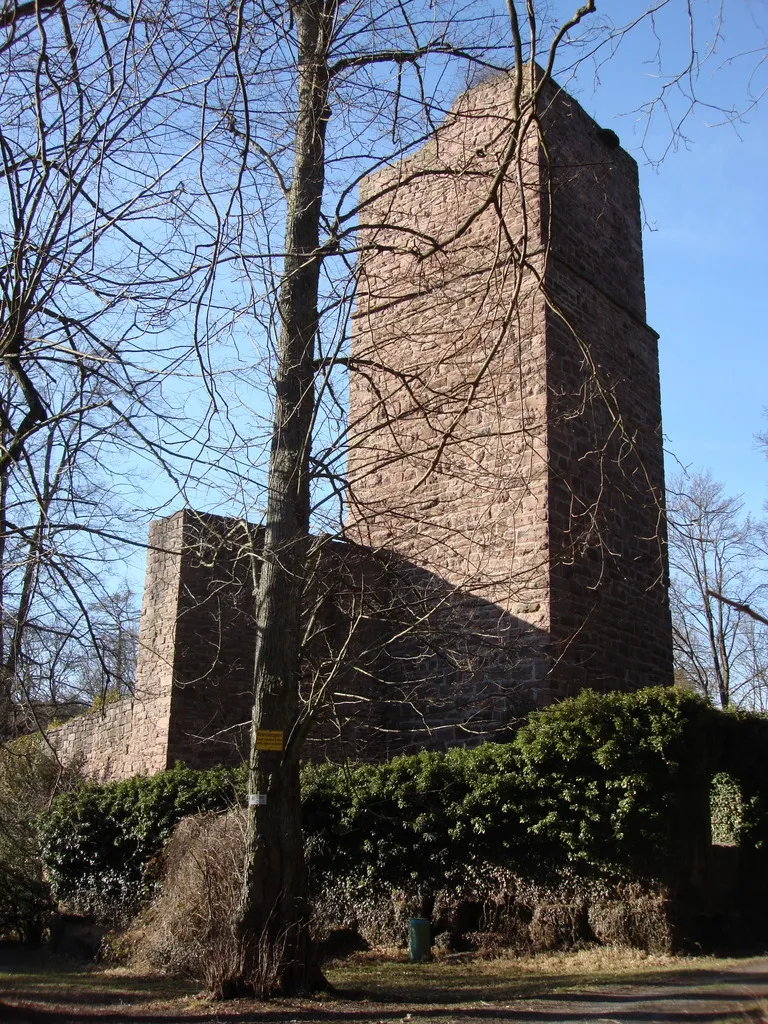 Photo showing: Burgruine Liebeneck - Bergfried