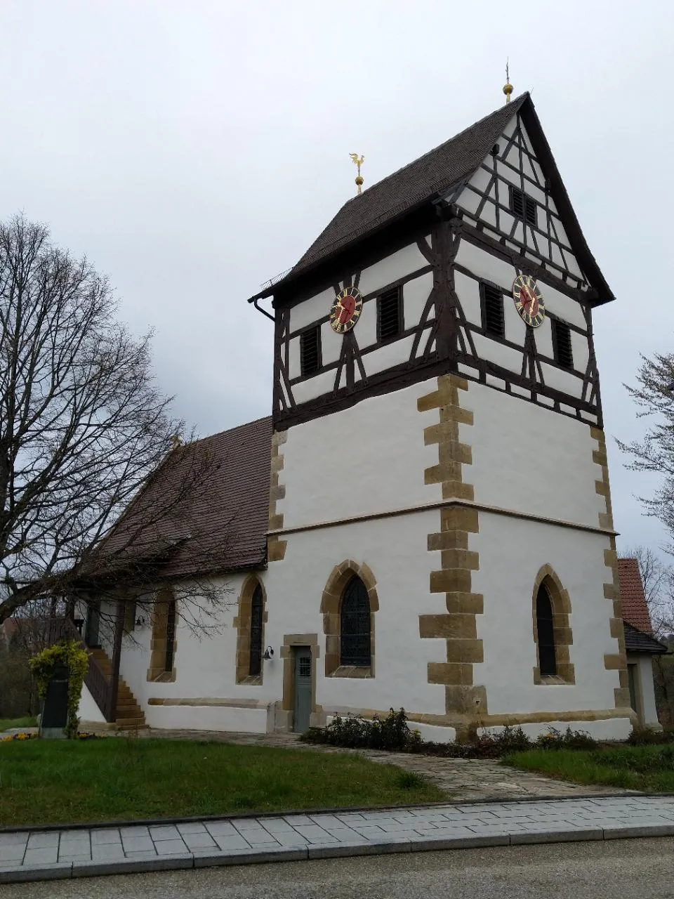 Photo showing: Evangelische Kirche in Schanbach mit mächtigem spätmittelalterlichem Chorturm, 1905 durch Architekt Heinrich Dolmetsch umgestaltet