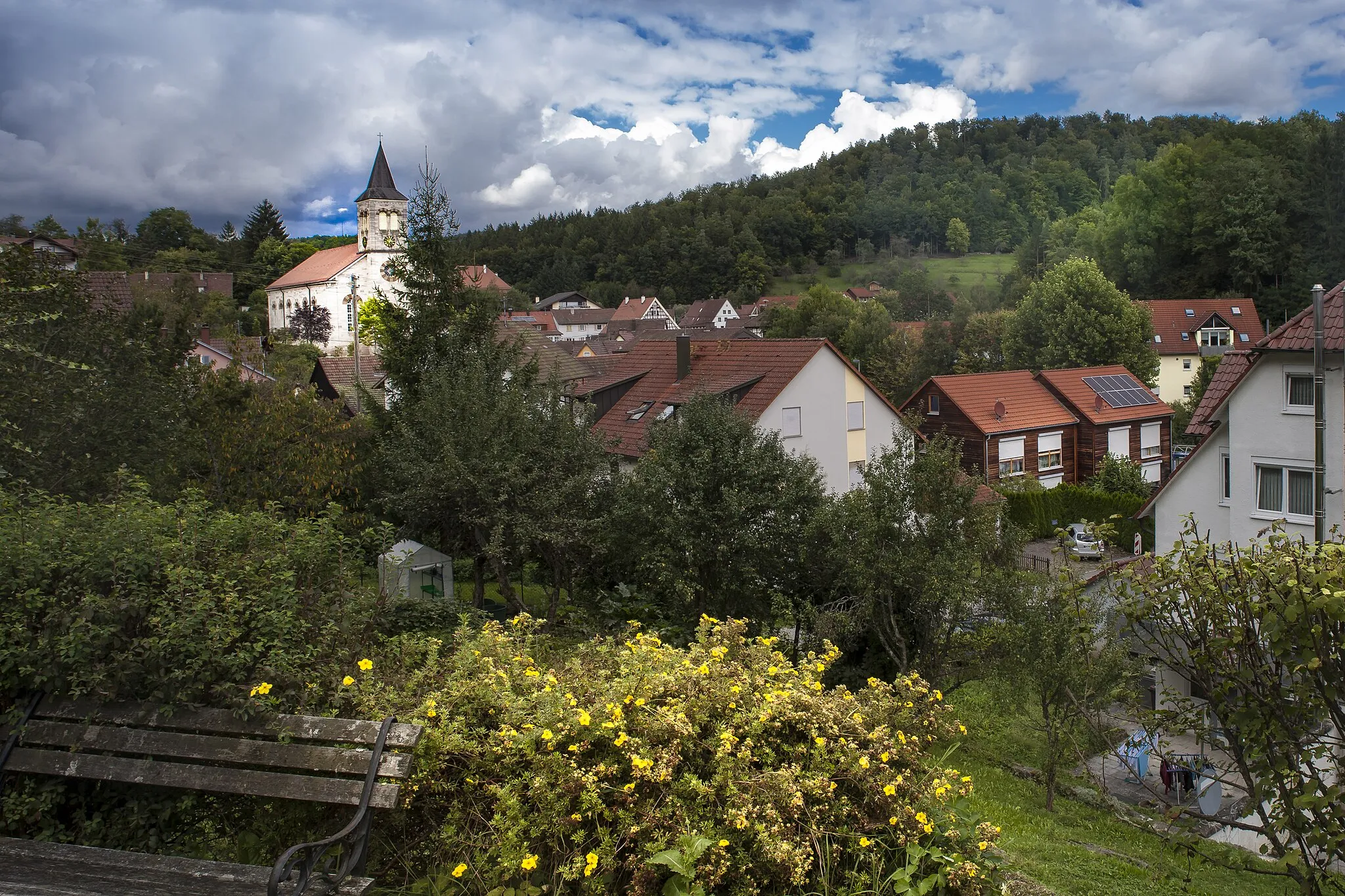 Photo showing: The village Spiegelberg photographed from the street "im Gässle" towards the church.