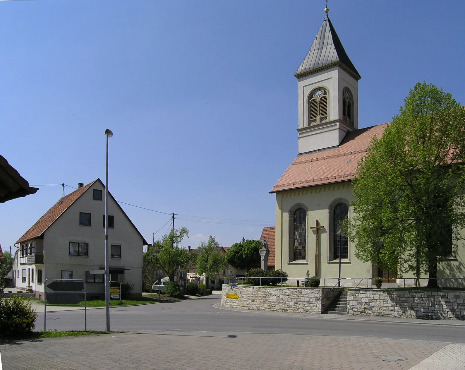 Photo showing: Bollingen. Kirche zum Heiligen Stephanus

Date: 11 May 2006